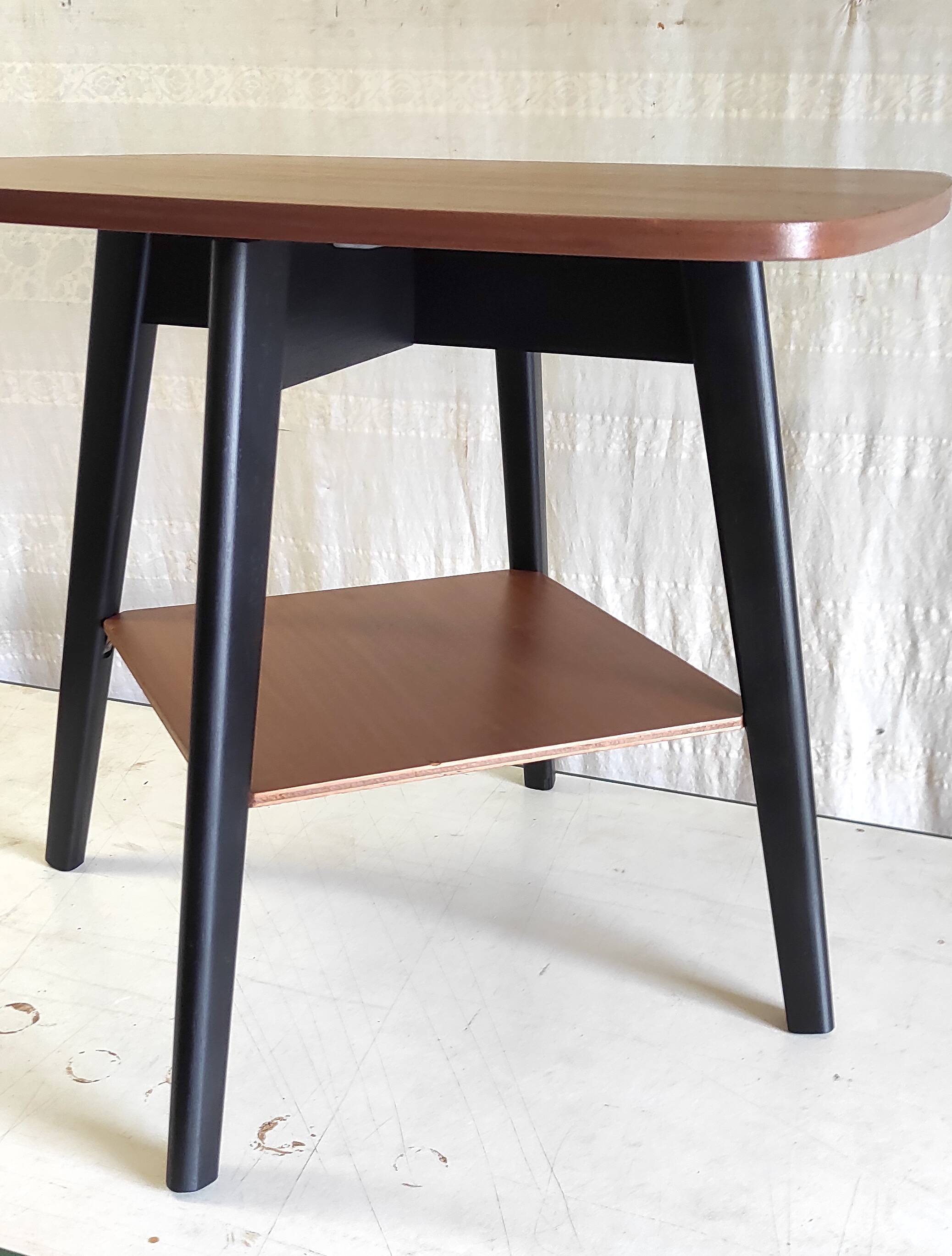 Modernist side table in wood, mid-20th century.