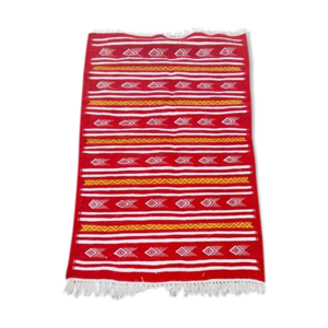 Tapis rouge blanc et