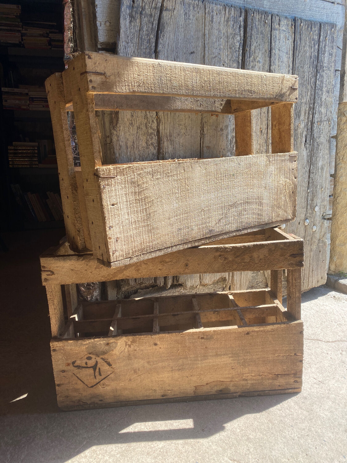 2 wine cases - old wooden 10 bottles