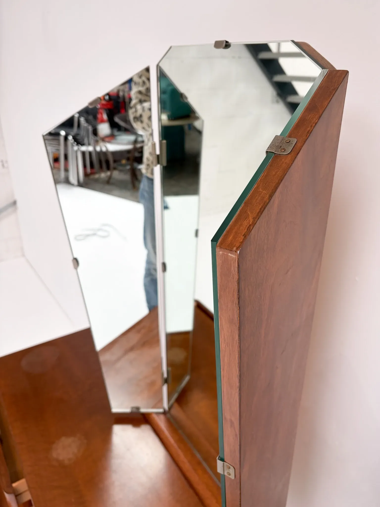 Vintage dressing table with fold-out mirrors, 1950’s