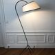 Lampadaire tripode et porte revue 1950