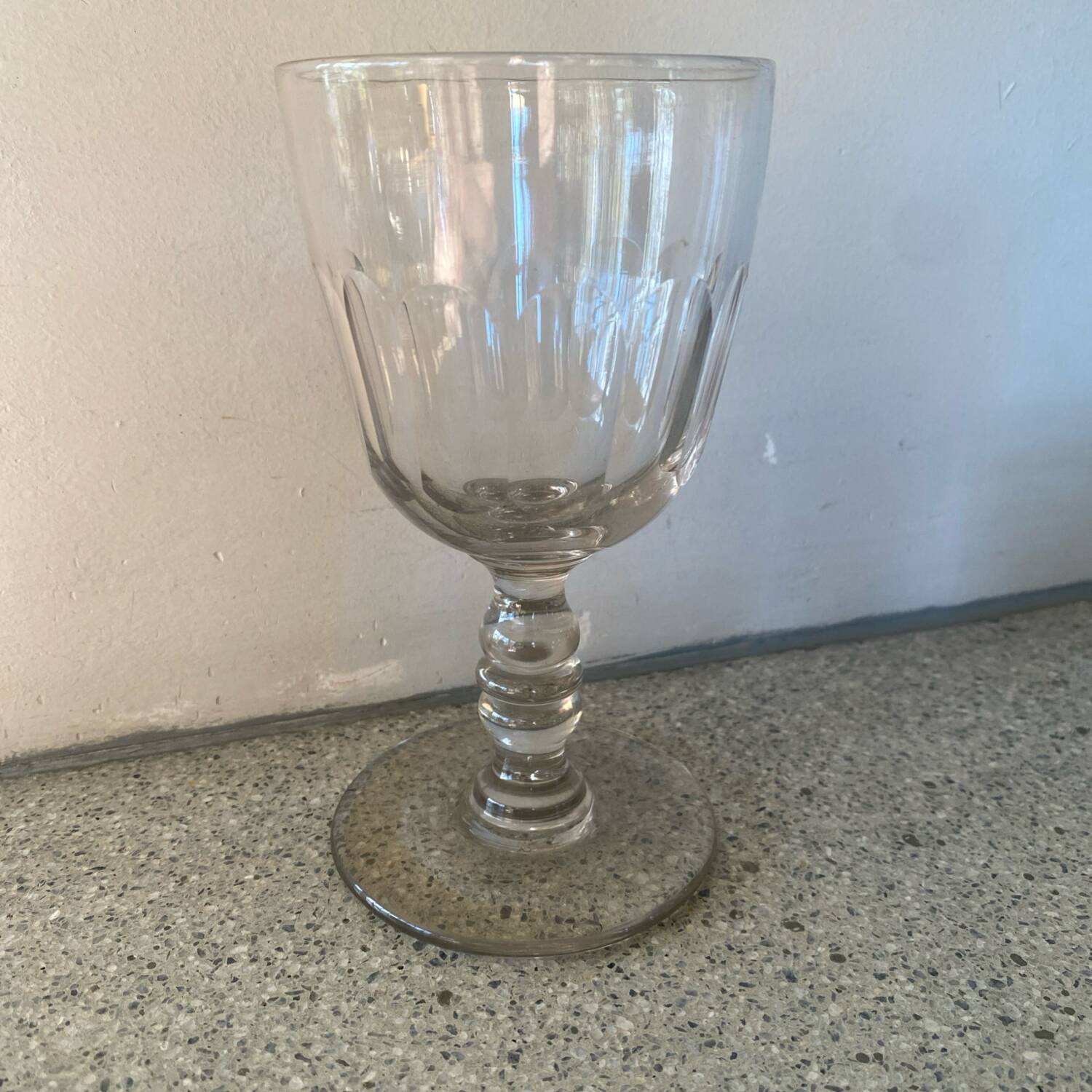 1 verre à pied eau ou vin rouge modèle Medicis XIXe s