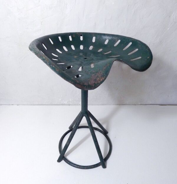 Ancien tabouret siège de tracteur