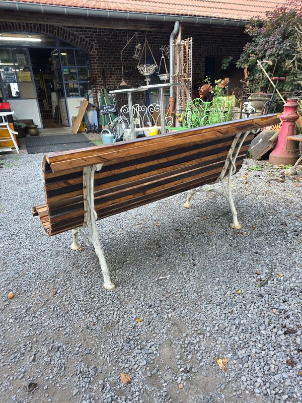 Banc de jardin en fonte et lattes en chêne