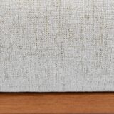 Canapé deux places beige de style scandinave