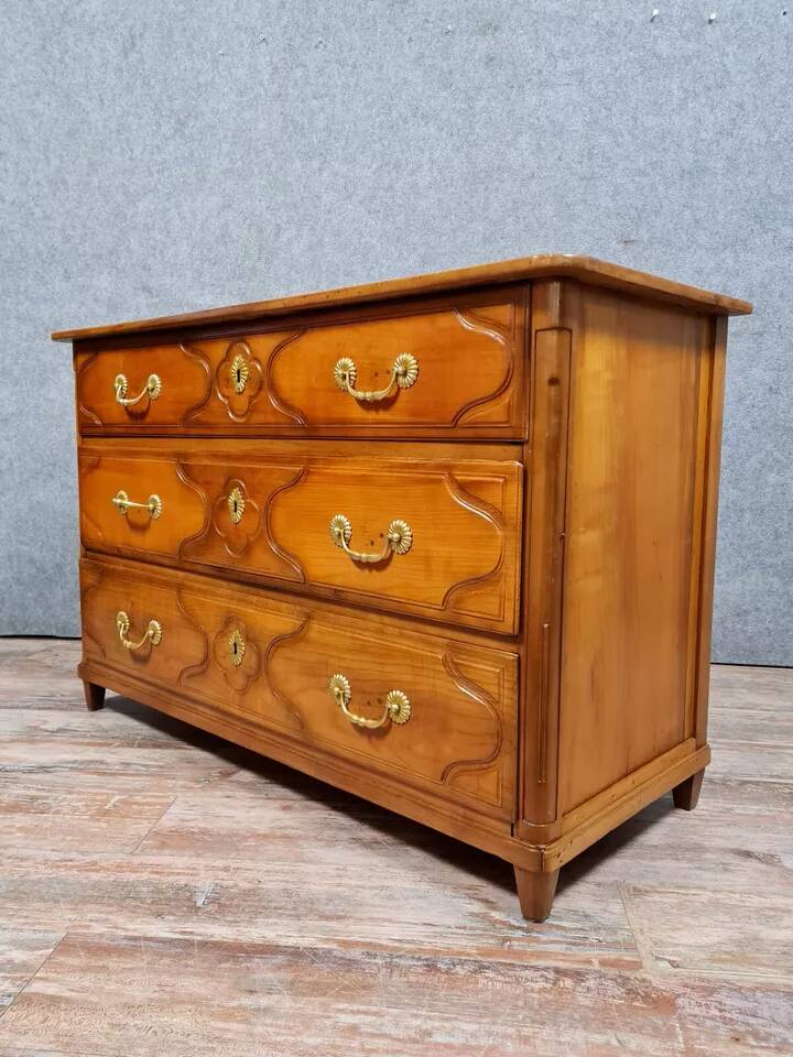Louis XVI period chest of drawers in solid cherry wood from the second half of the 18th century