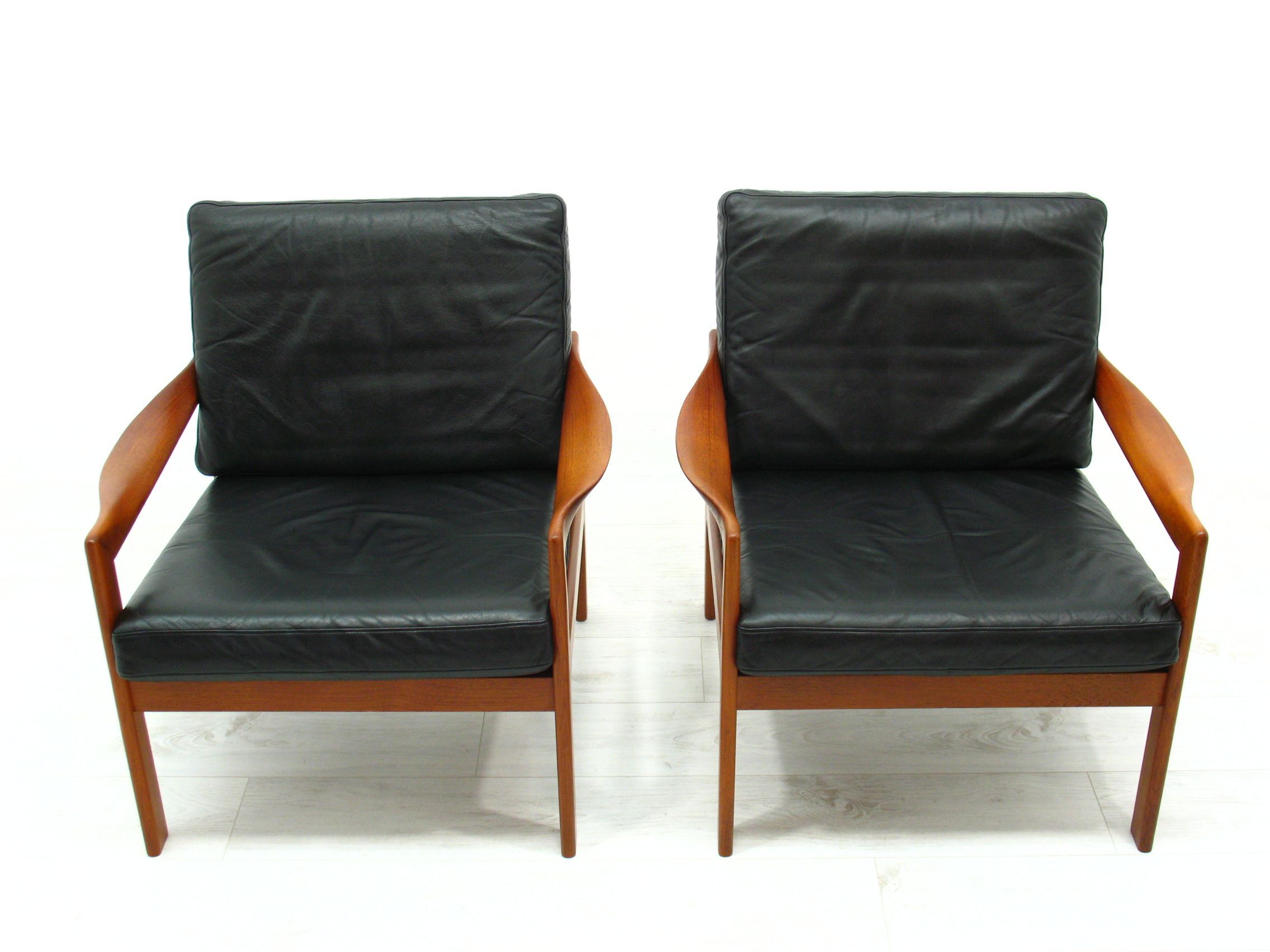 Lounge chairs by Illum Walkelsø for Niels Eilersen, 1960s