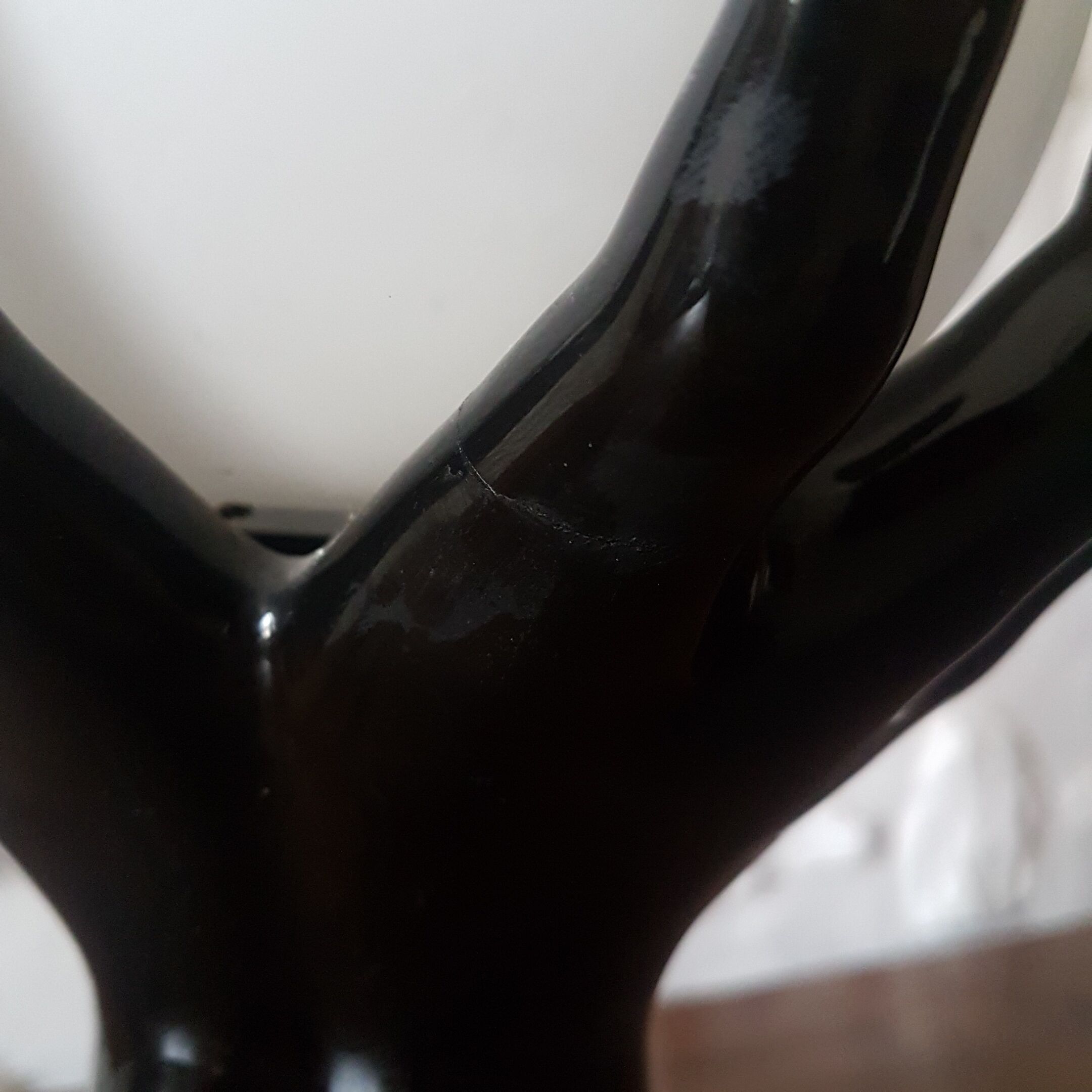 Black and white ceramic hand lamp