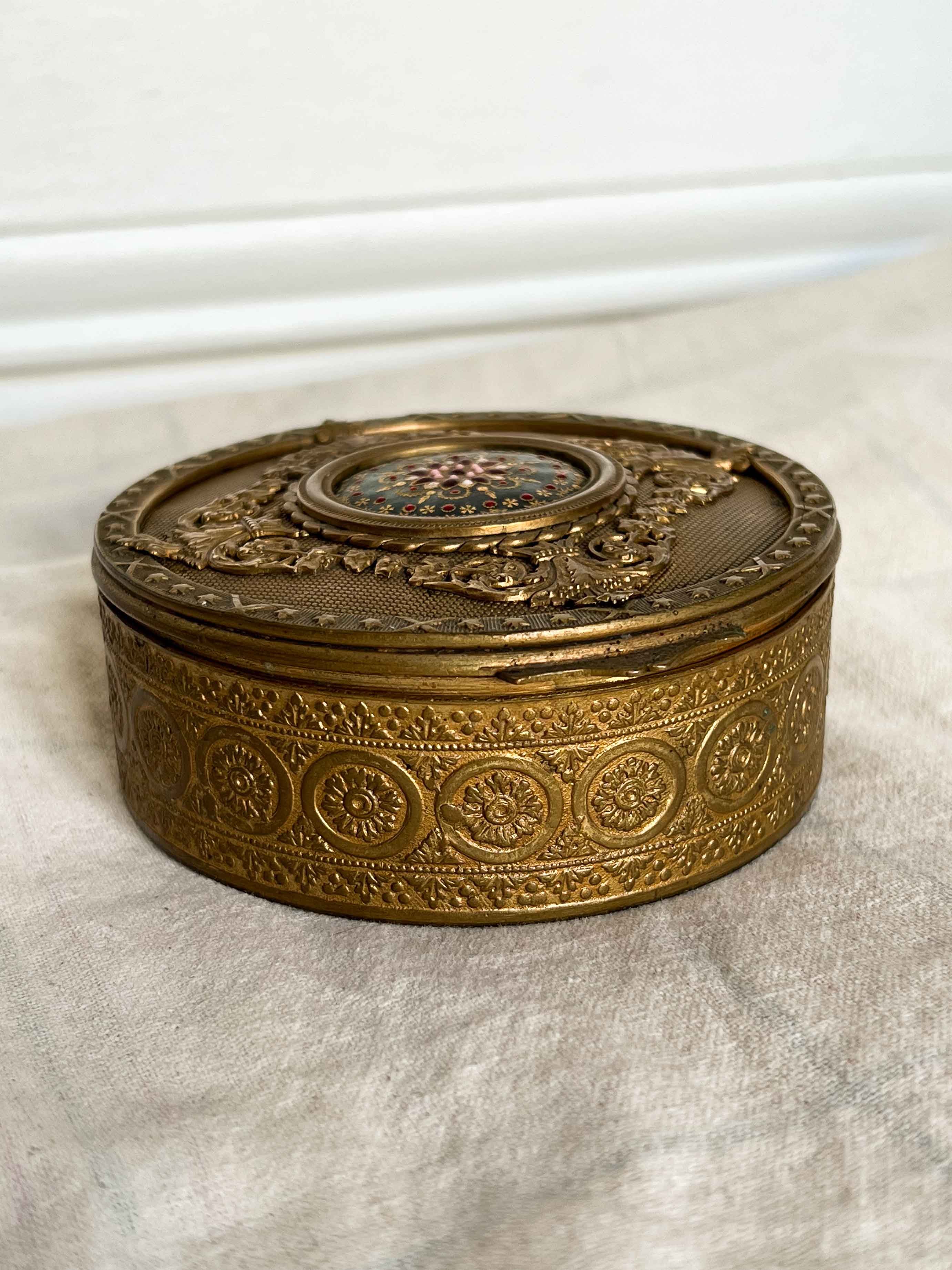 Round brass jewelry box