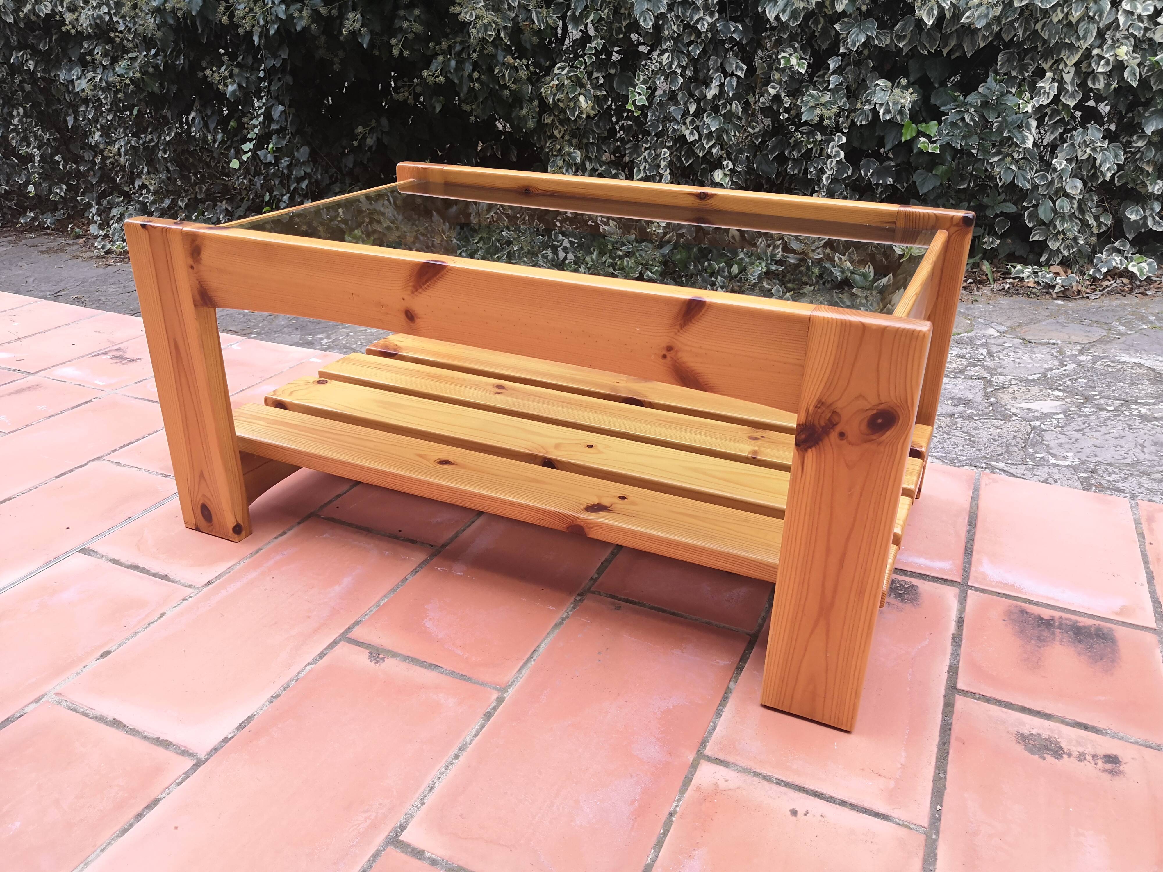 Solid pine coffee table dlg regain 70s vintage