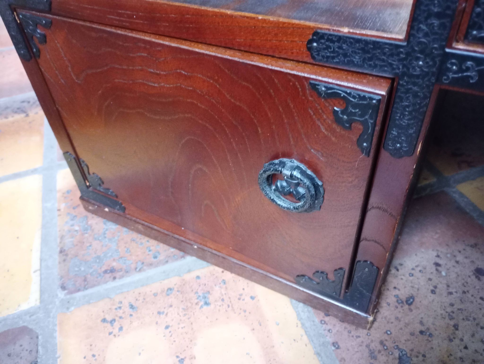 Authentic Japanese furniture – Handcrafted Tansu from Shizuoka with secret compartment