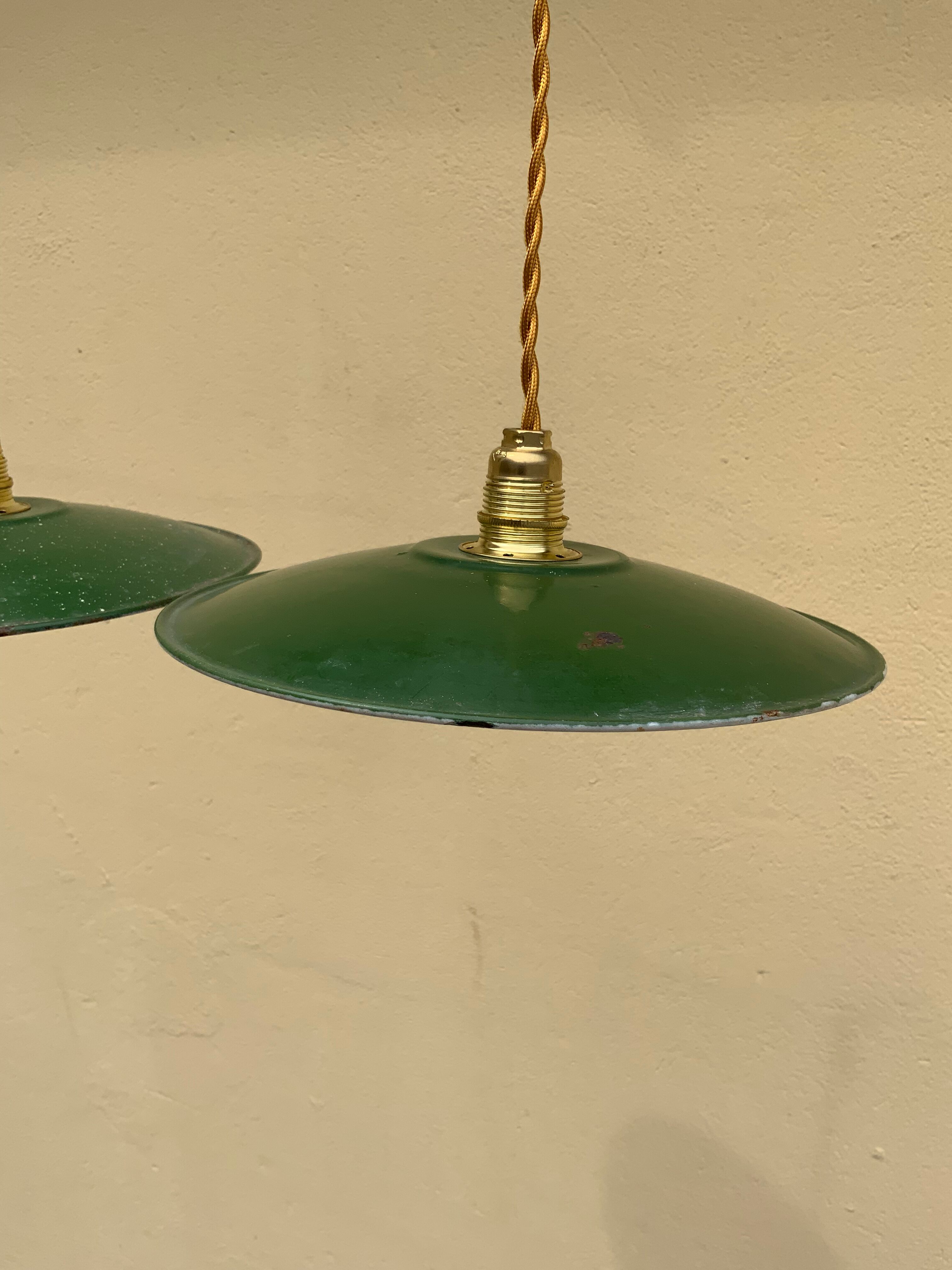Vintage suspension duo in enamelled sheet metal style indus green and white