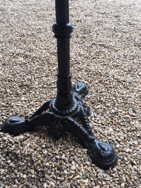 Bistro table white marble and cast iron