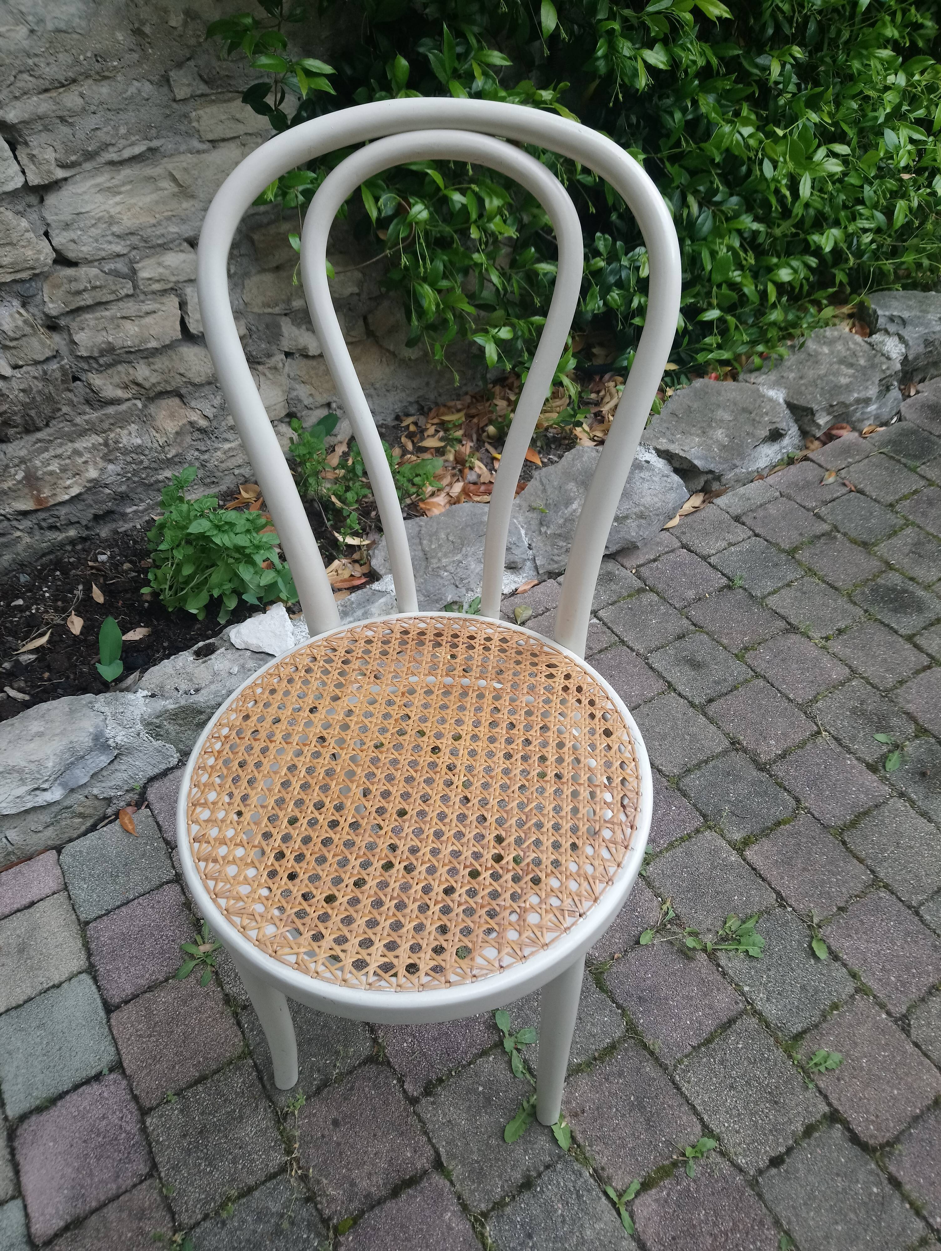 Chaise Thonet cannée