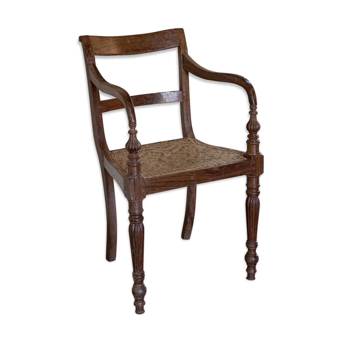 Fauteuil indonésien en acajou et cannage