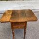 Victorian Pembroke table from the 19th century in walnut burr with drop-leaves.