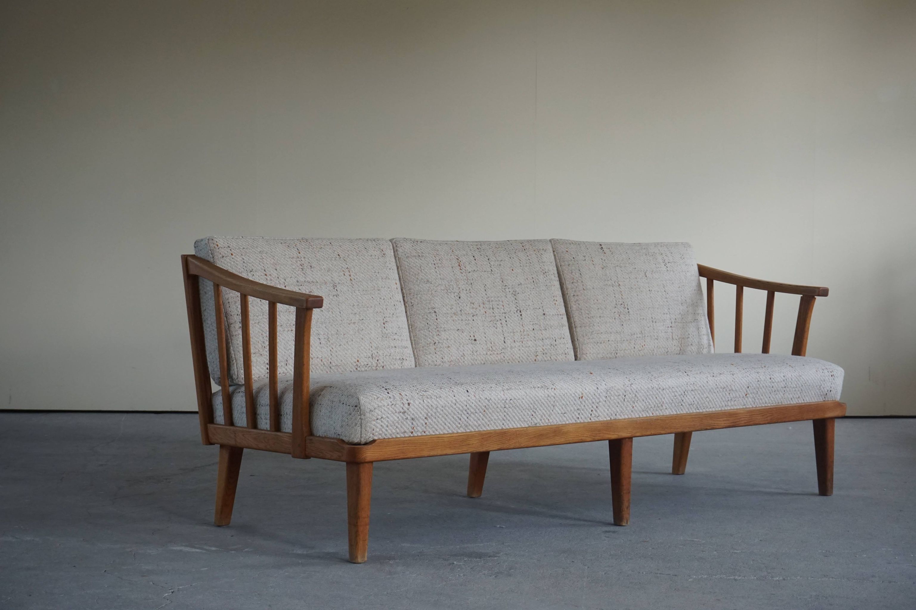 Canapé trois places suédois du milieu du siècle par Carl Malmsten, modèle « Visingsö », années 1960