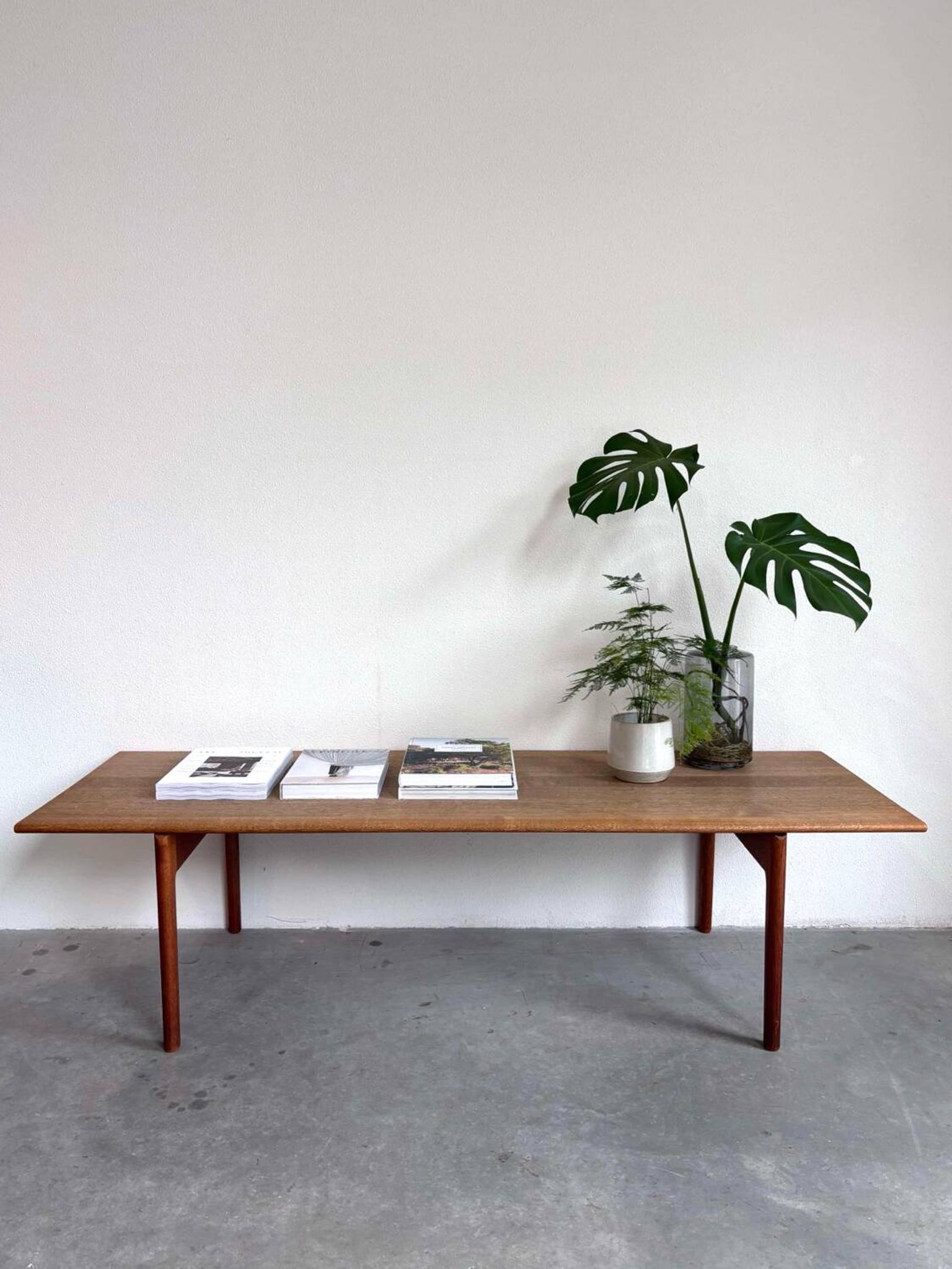 Table basse vintage Hans J Wegner en chêne