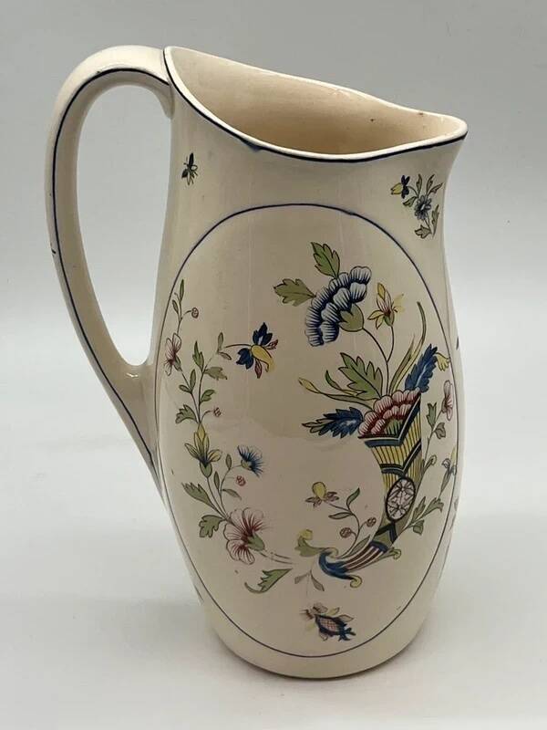 Longchamp toilet bag model Carquois. Height 35 cm.