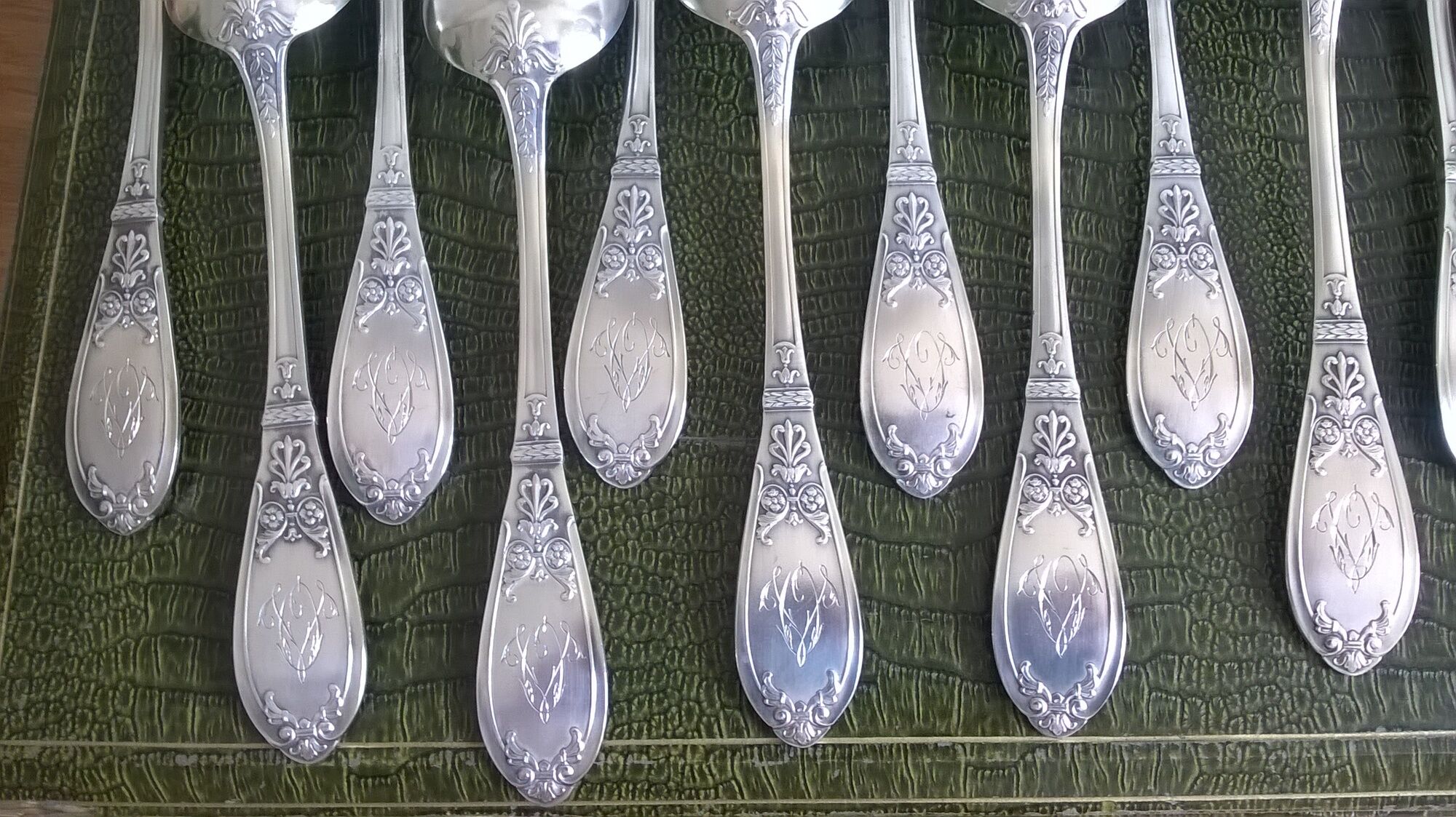 Silver metal housewife Goldsmith Perrin in Paris composed of 37 pieces