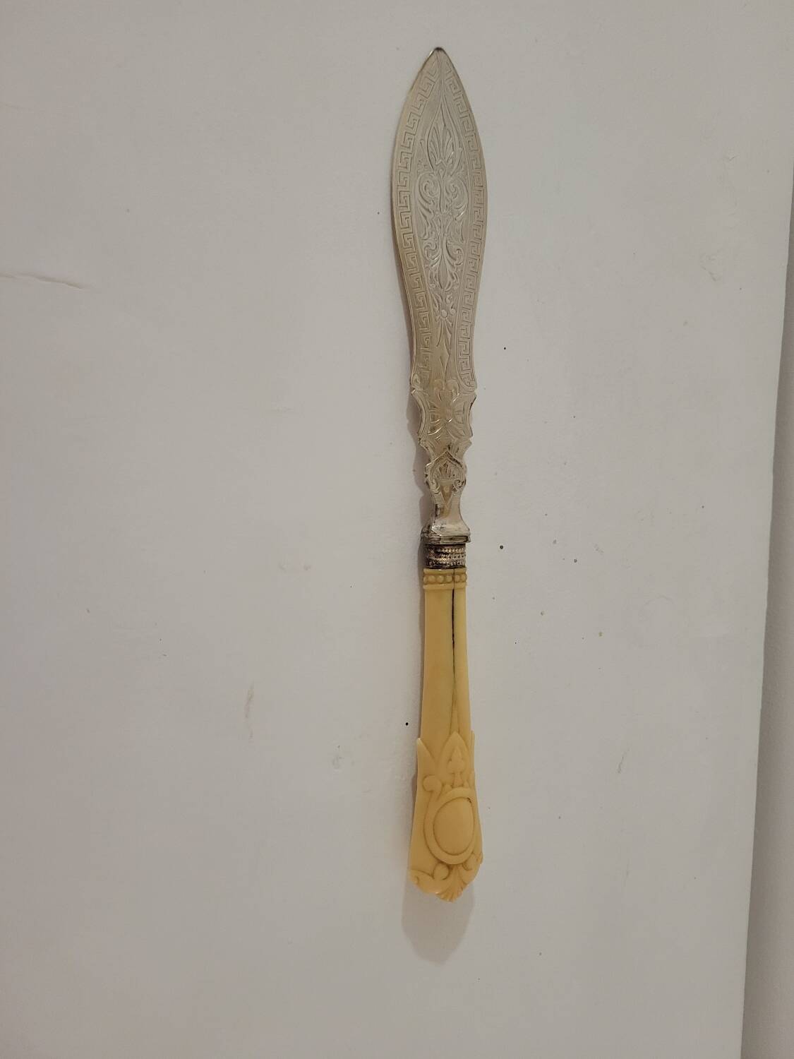 English fish knives in silver and ivory, 19th century