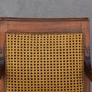 Paire de fauteuils en noyer de style restauration