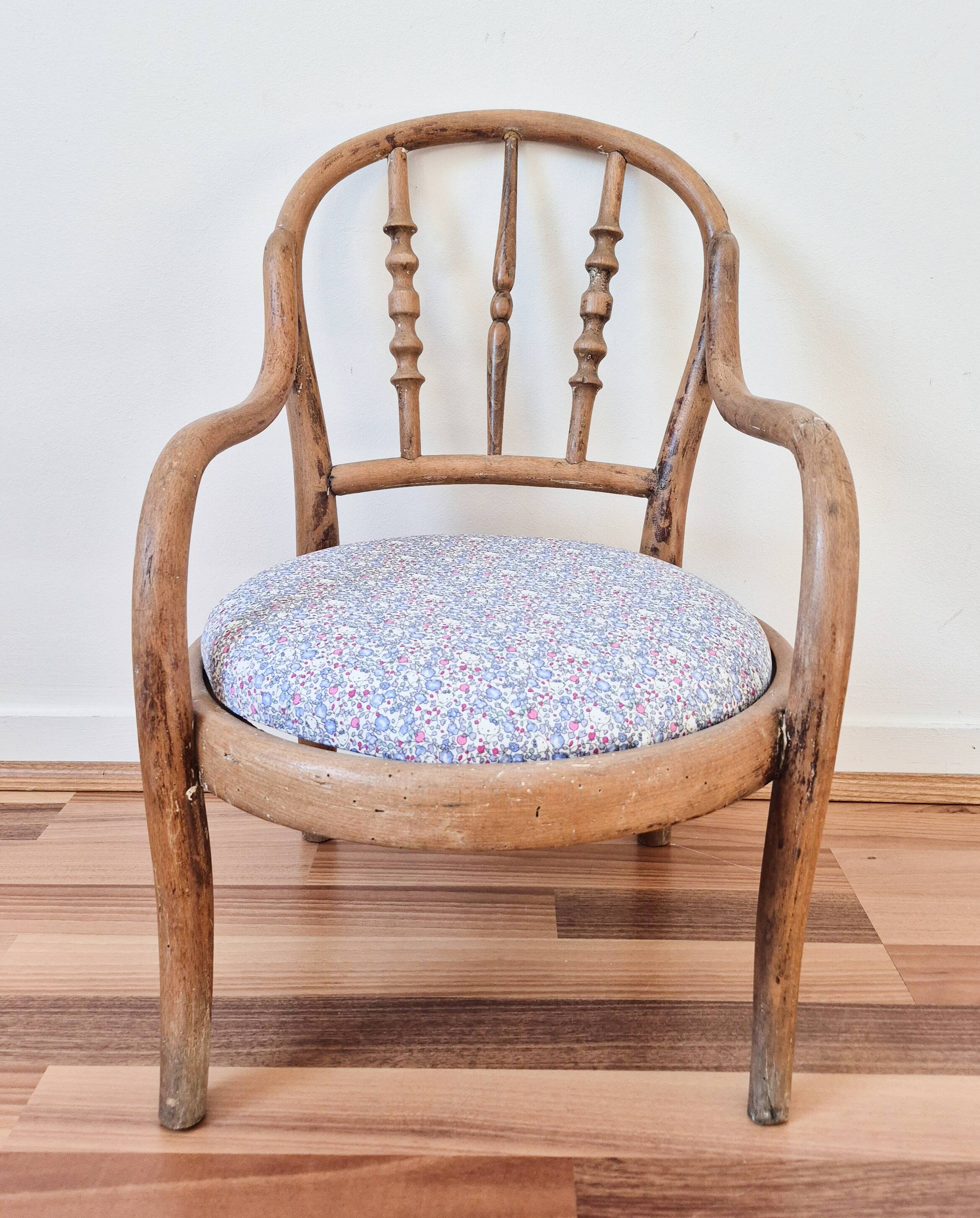 Fauteuil enfant vintage en bois courbé