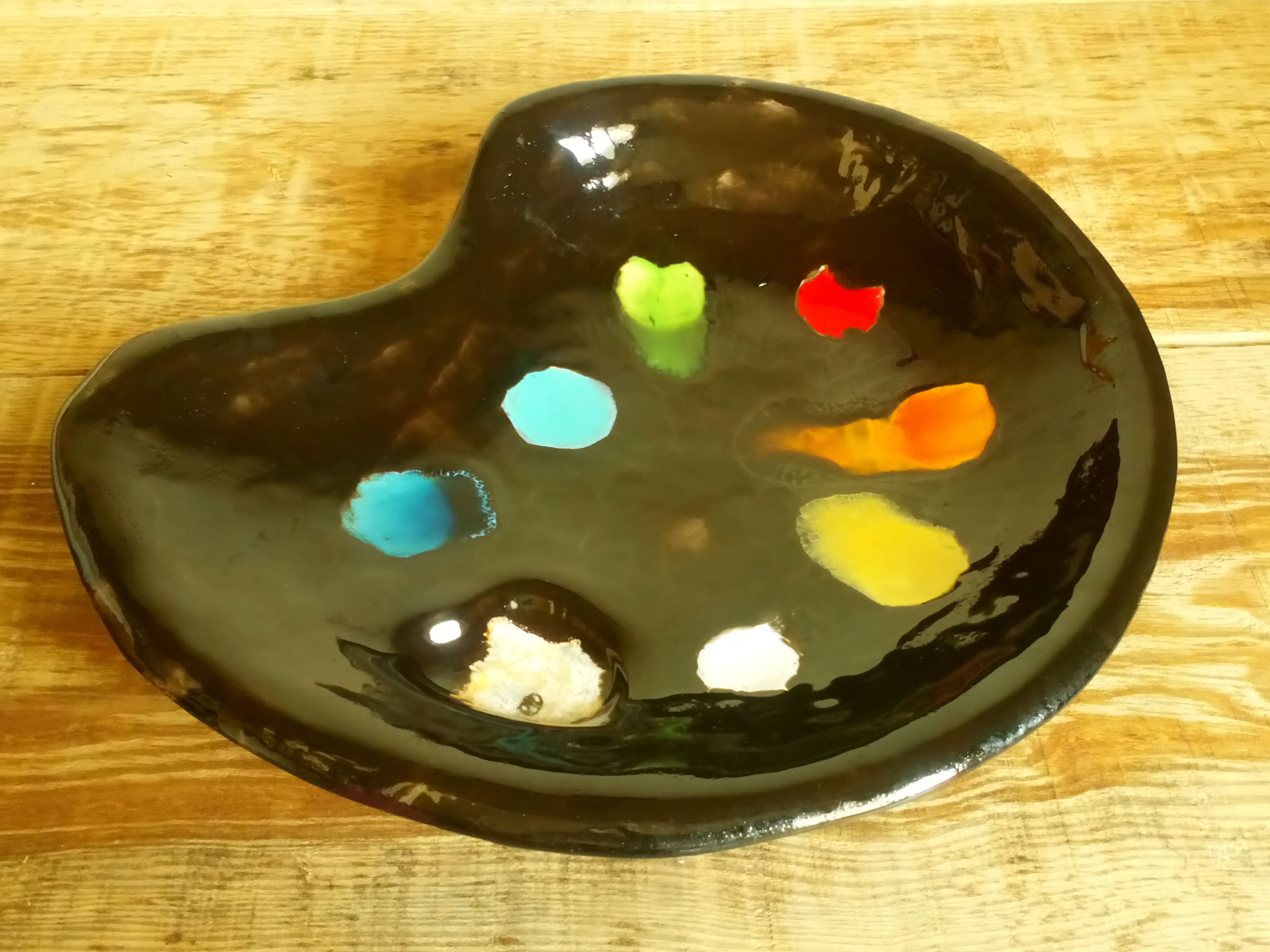 Coupe en ceramique en forme de palette de peintre 1960