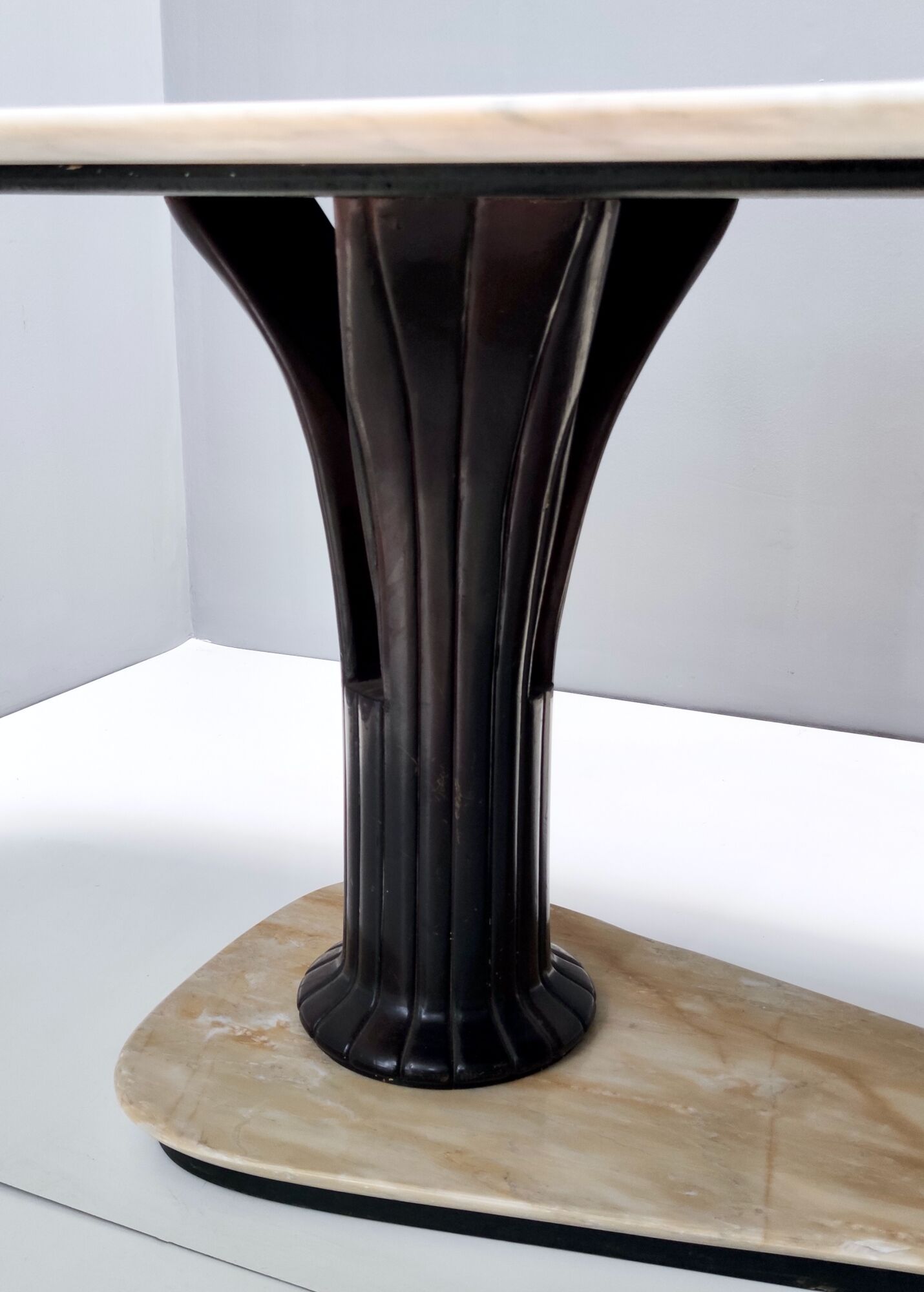 Dining table with a portuguese pink marble top