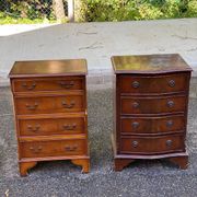 2 commodes anglaises en bois avec 4 tiroirs