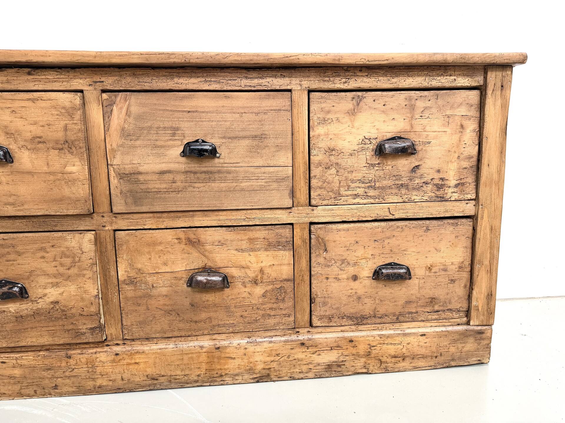 Six-drawer workshop cabinet