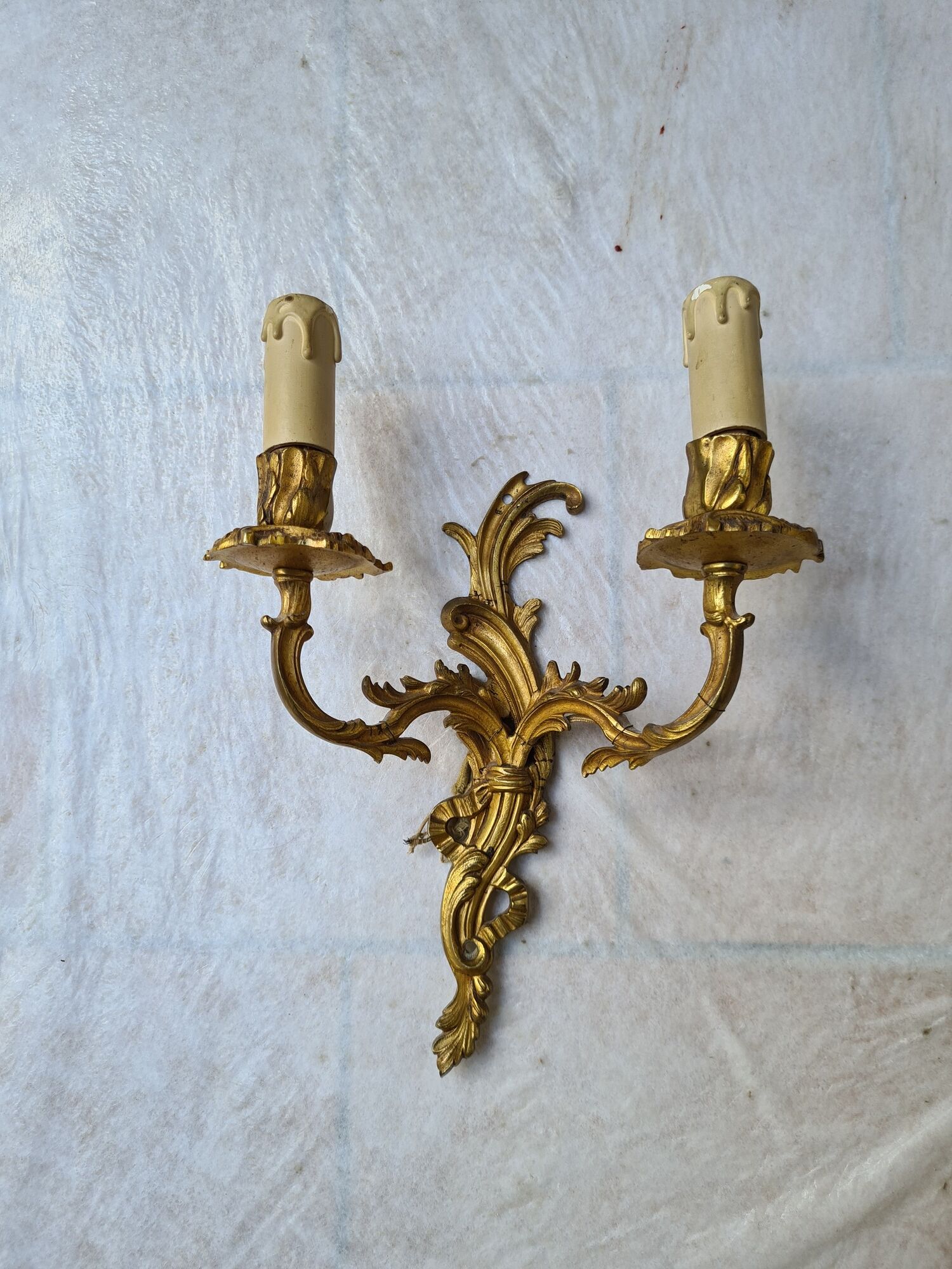 Pair of gilded bronze wall lamps in Louis XV style, late nineteenth century