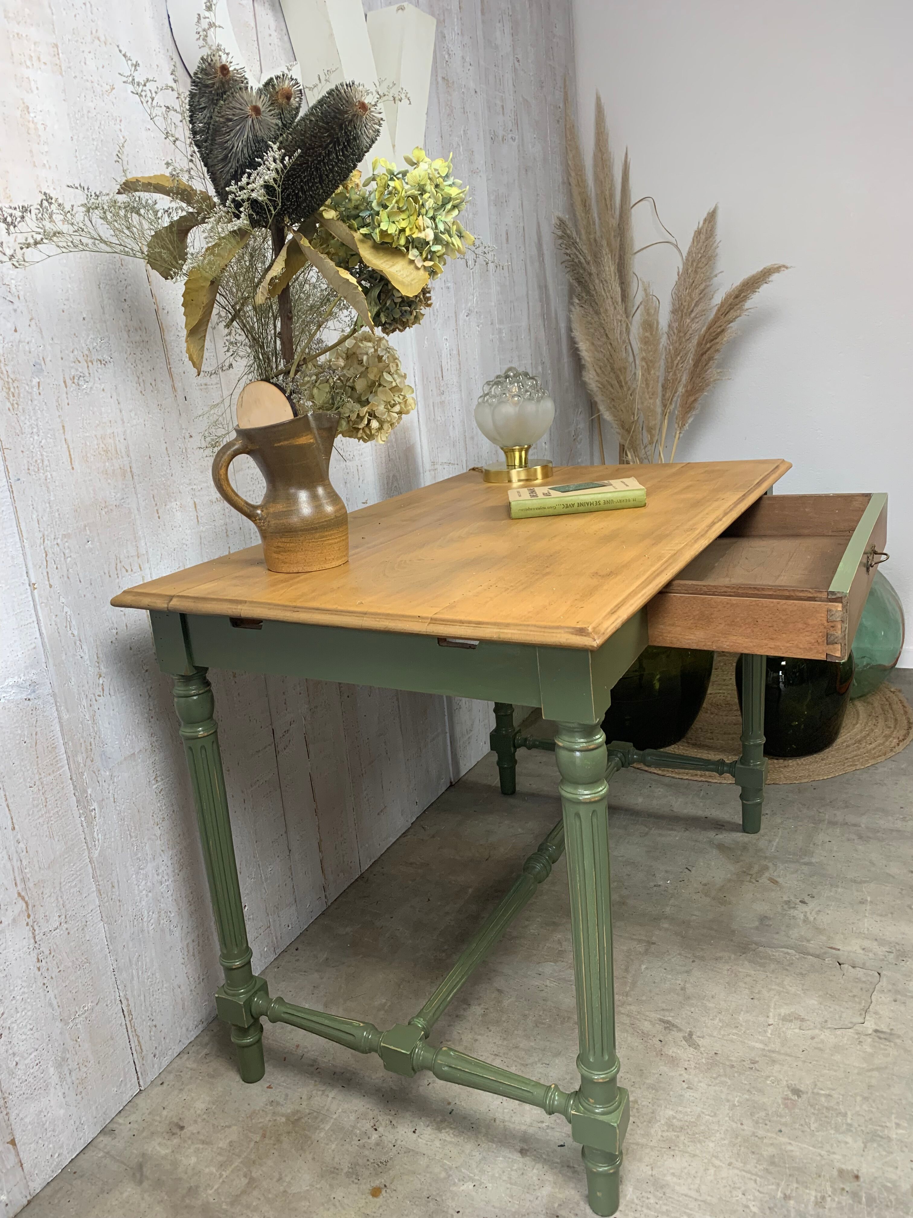 Shabby Office