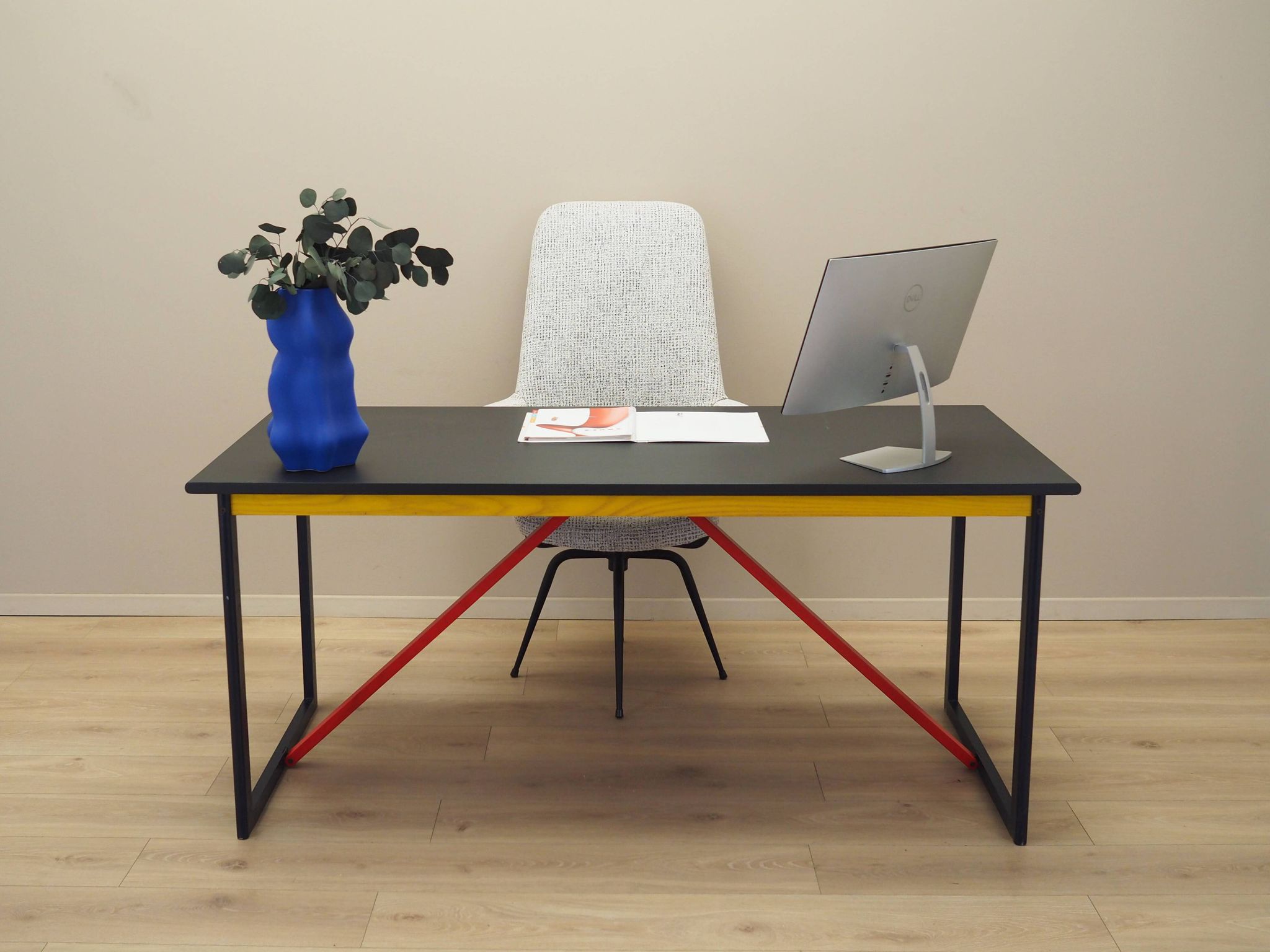 Bureau en acacia, design italien, années 1980, production : Italie