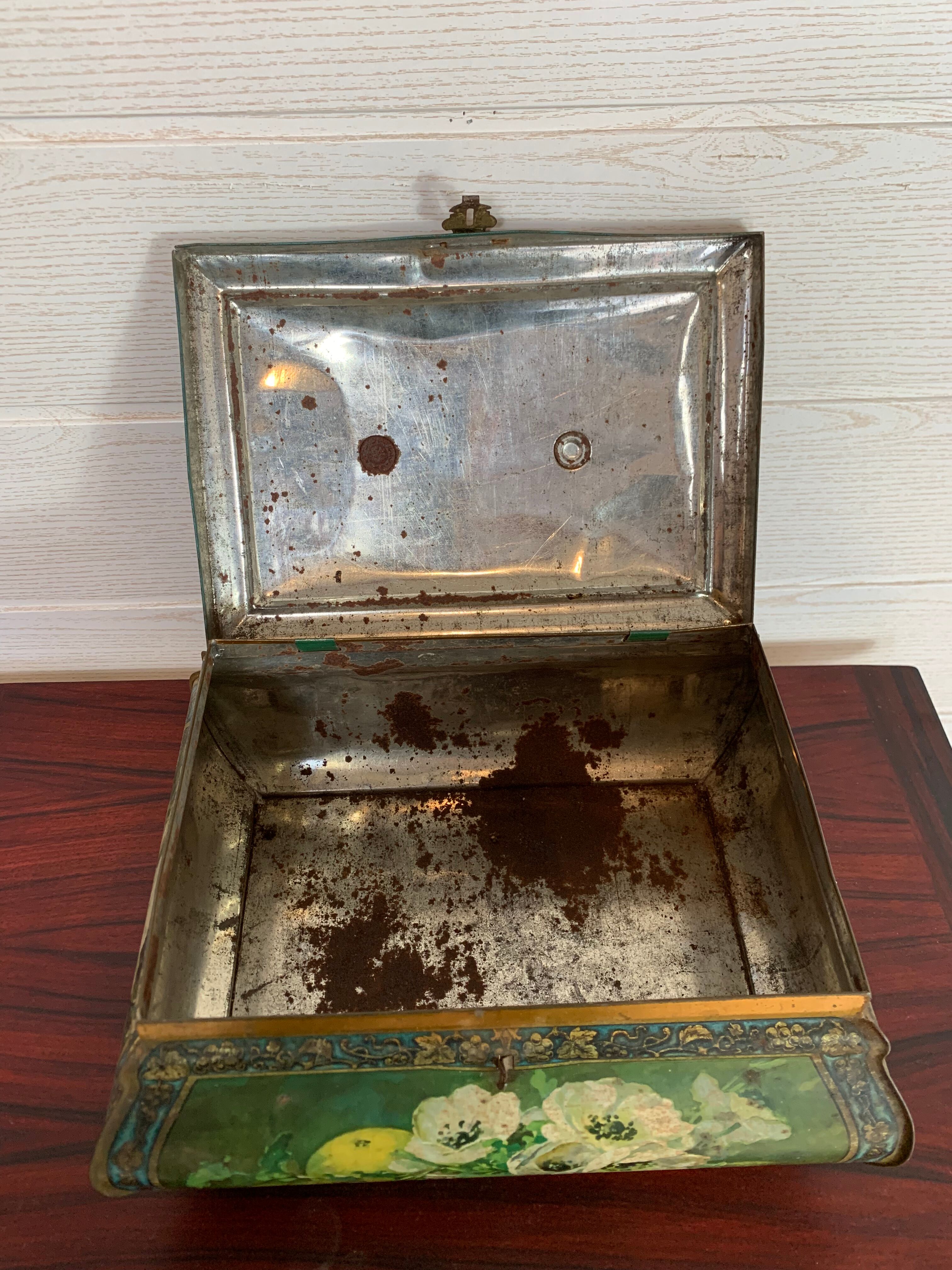 Old and large lithographed sheet metal box Japanese decoration