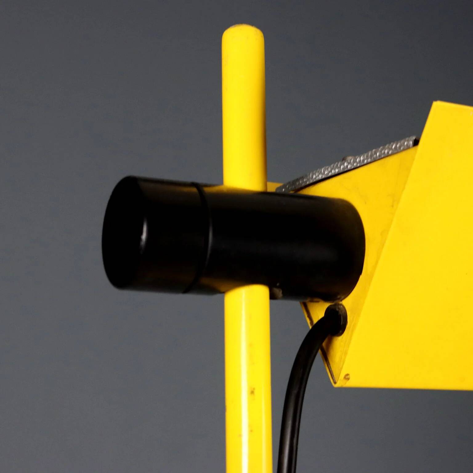 Vintage floor lamp in metal and aluminium, Italy, 1980s.