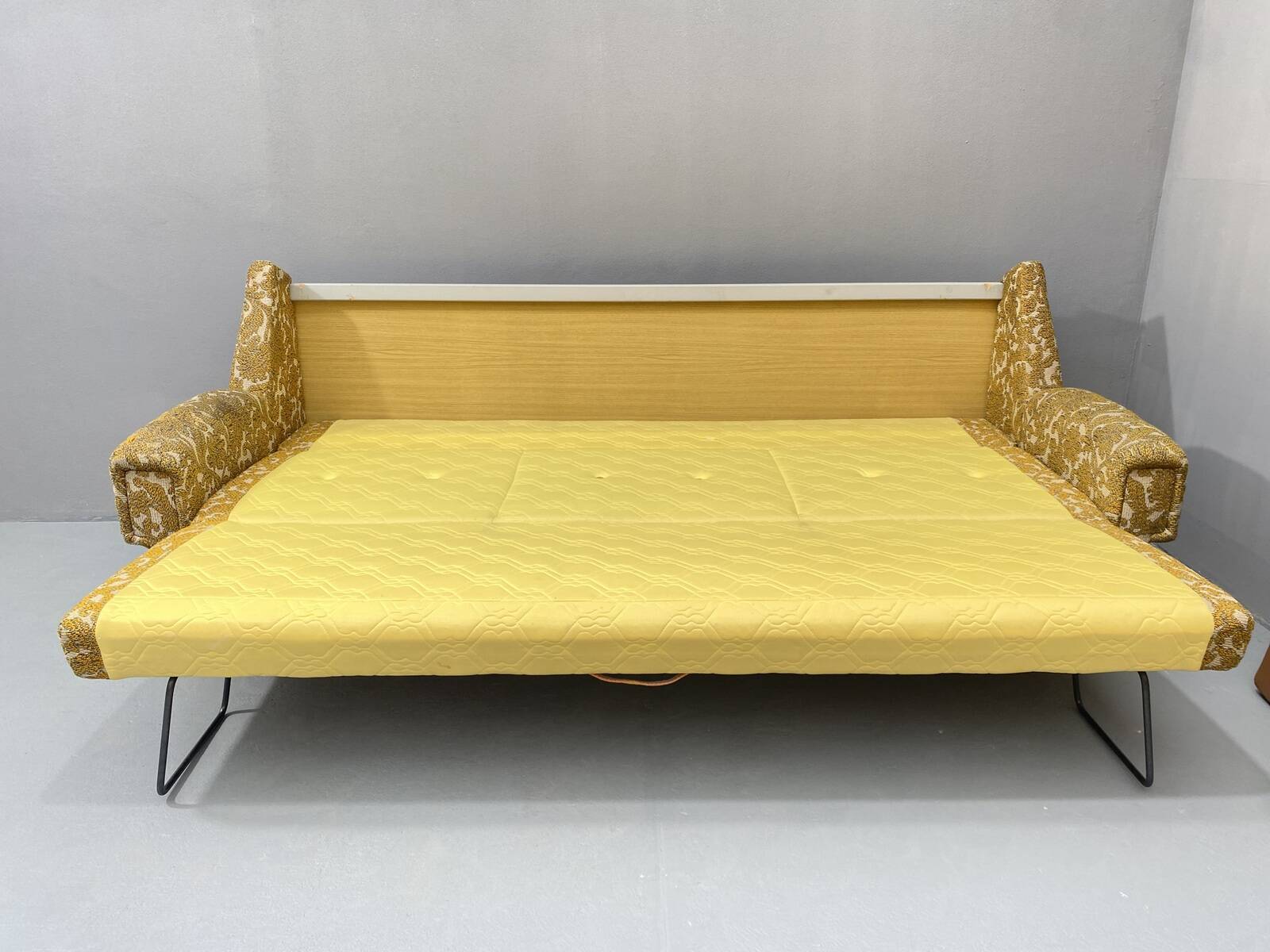 Canapé pliant rembourré du milieu du siècle, années 1970, Europe centrale