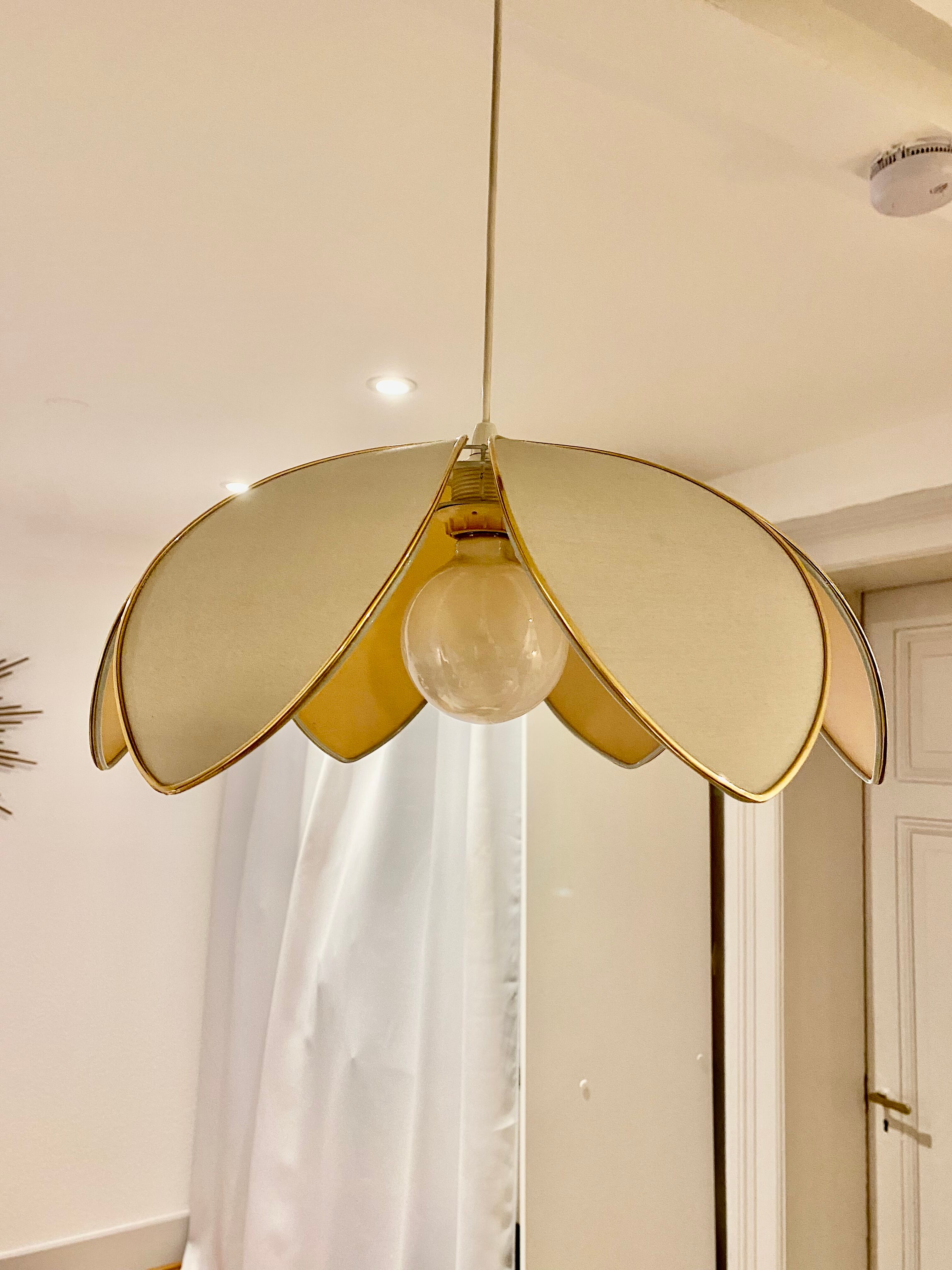 Vintage flower petal suspension
