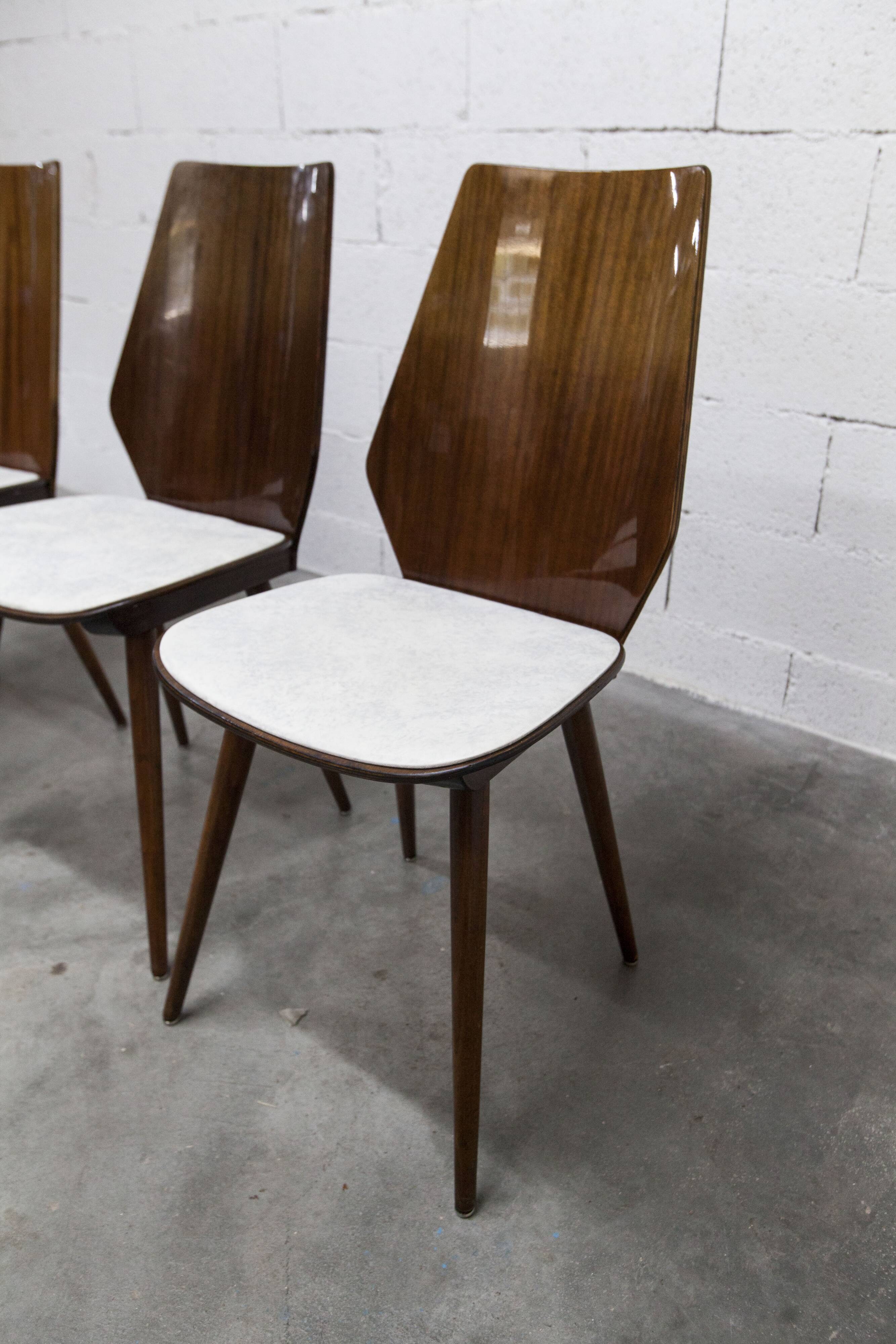 Lot de 6 chaises Baumann modèle 840 G2S finition acajou verni, 1963