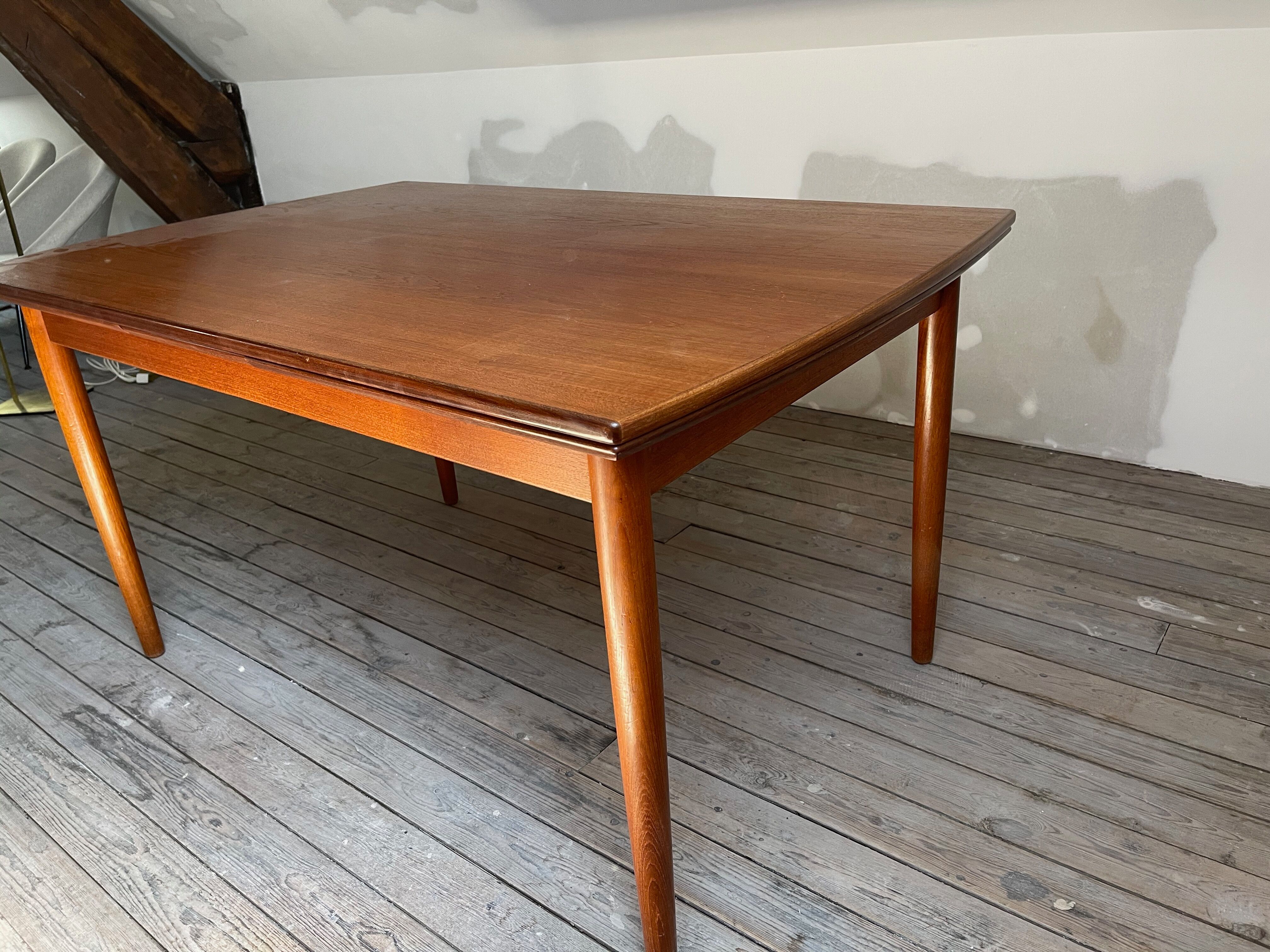 Scandinavian table in tack
