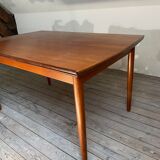 Scandinavian table in tack
