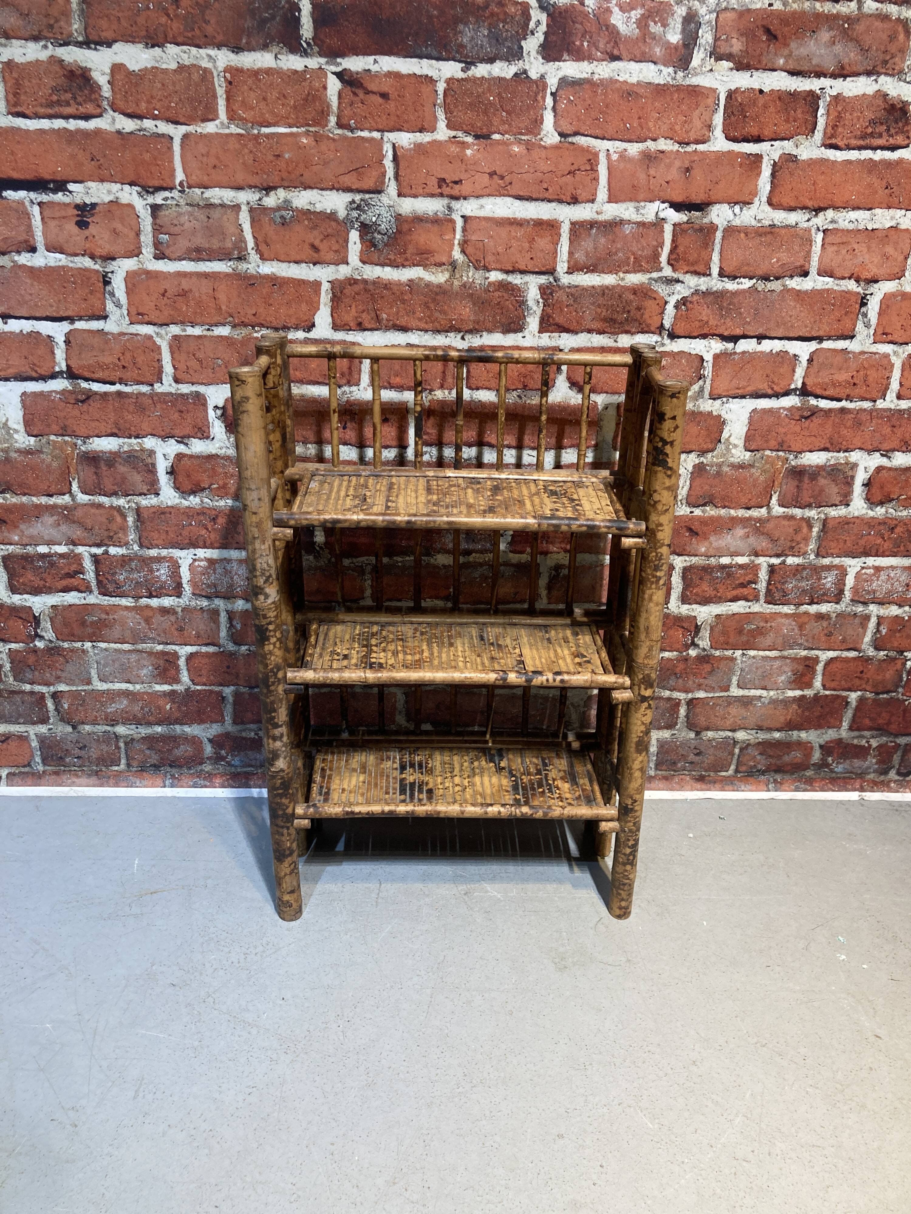 Foldable bamboo shelf