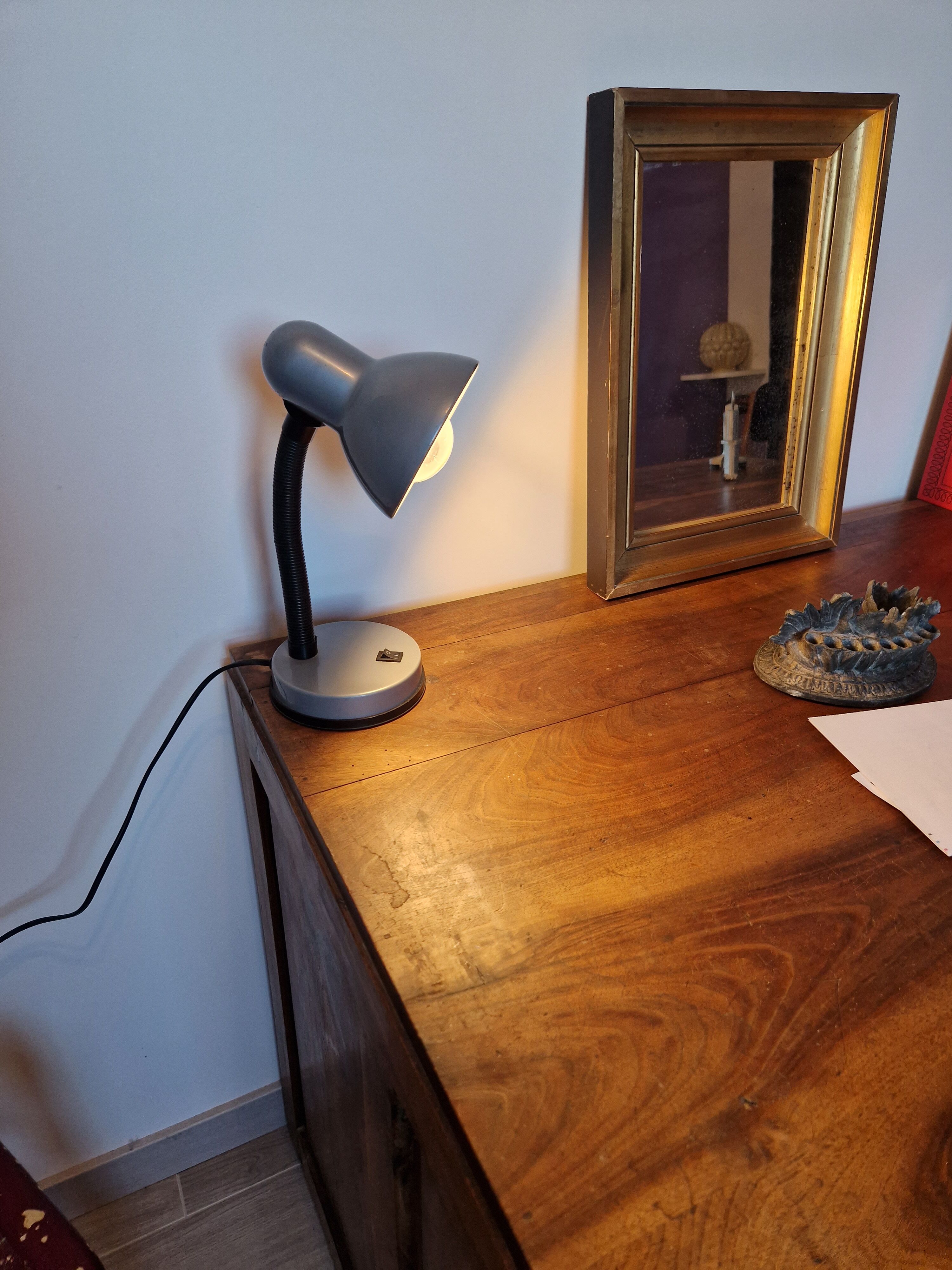 Lampe de bureau vintage grise par Seylumière