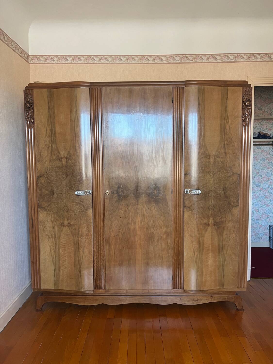 Armoire en bois de rose