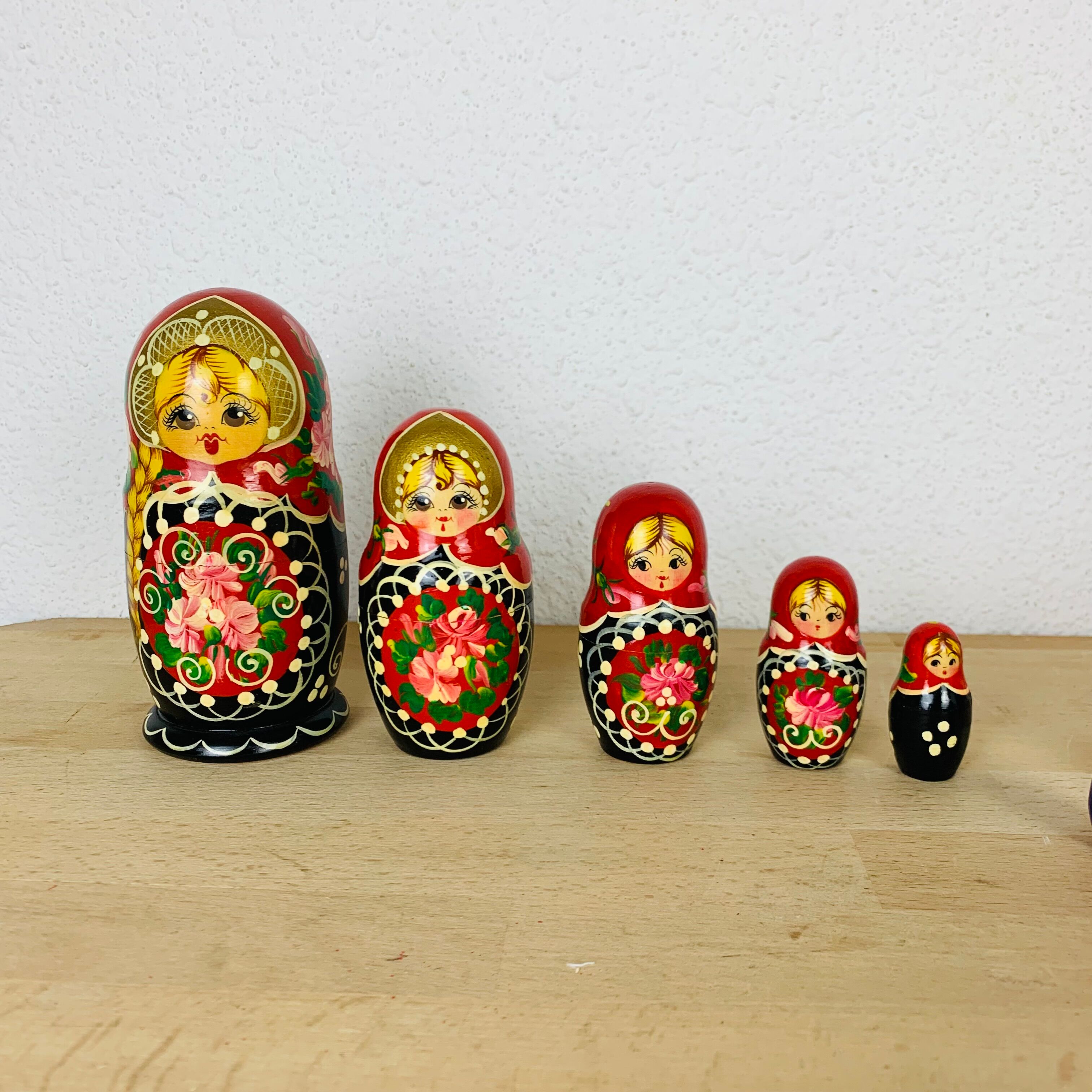 2 Russian dolls Matryoshka painted wood