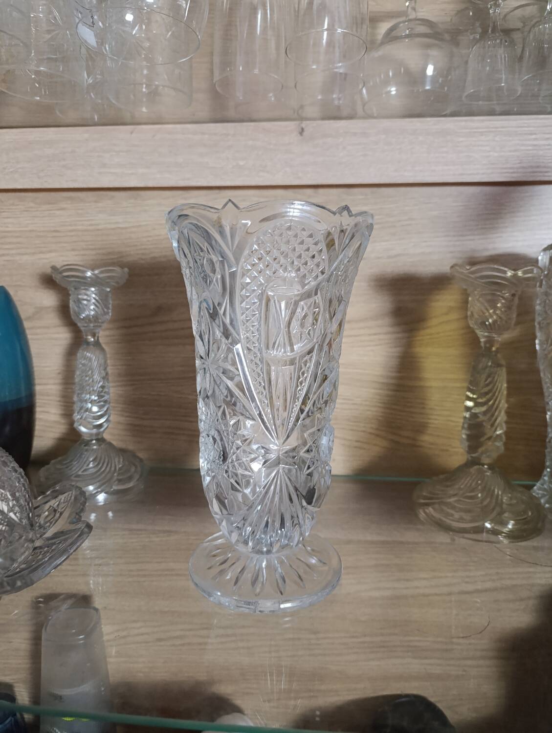Large vintage pressed glass vase, an impressive and very decorative piece.