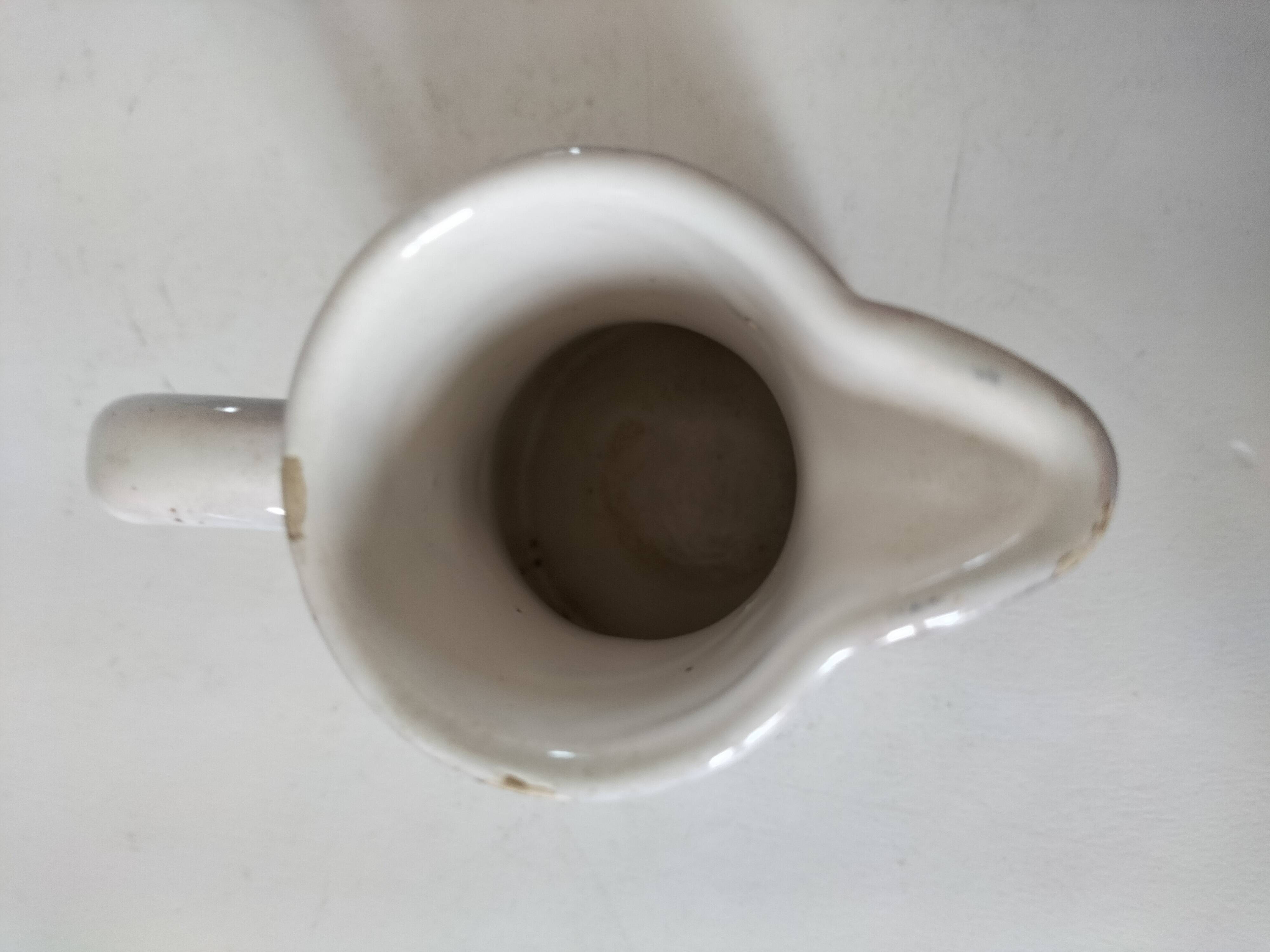 Petit pichet artisanal fleuri – charme champêtre