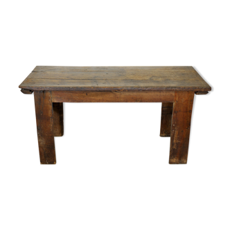 Ancien pétrin transformé en table