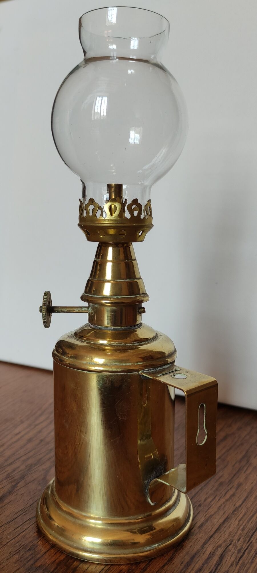 Lampe pigeon à essence minérale en laiton de marque " OLYMPE "