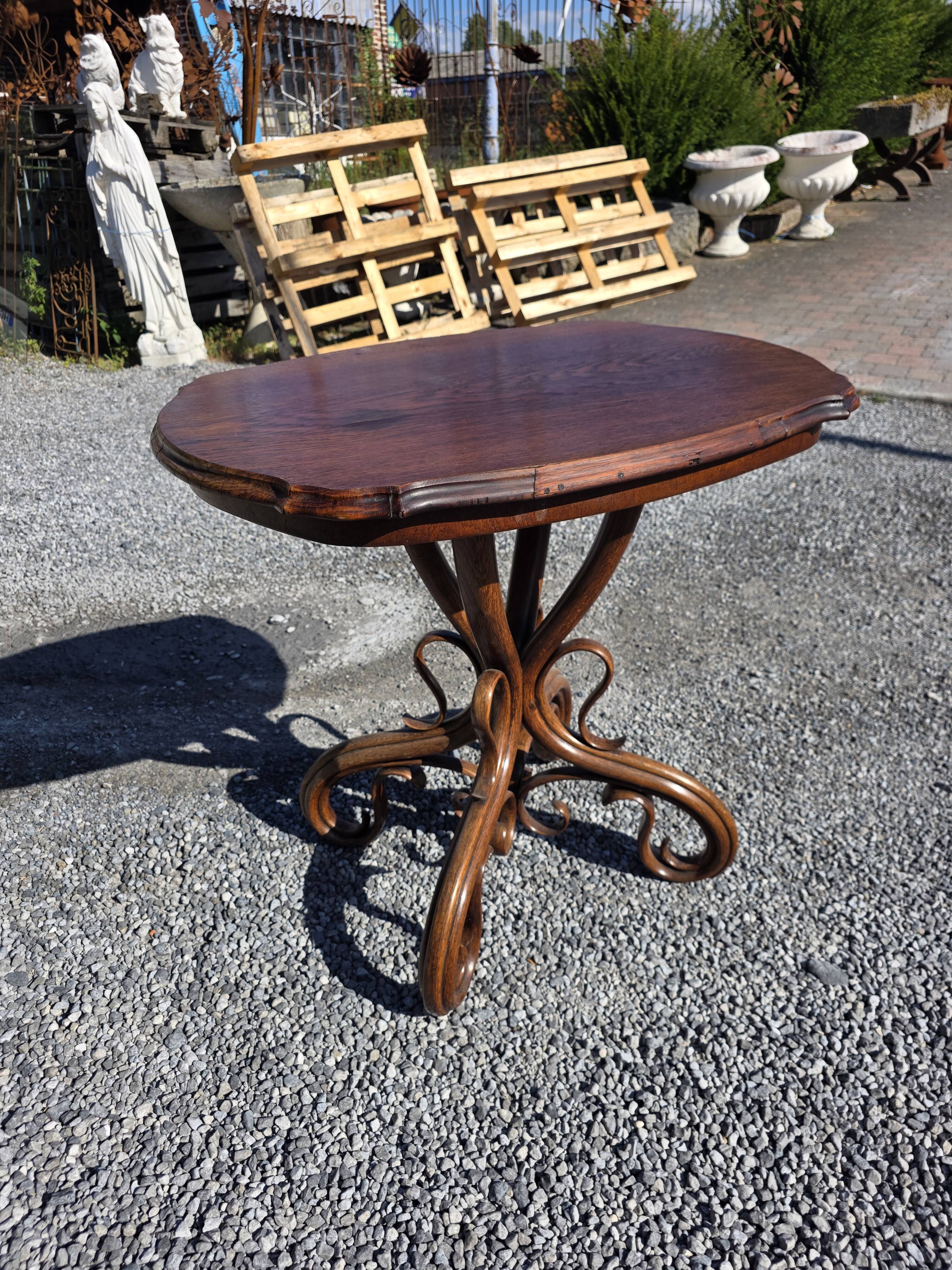 Thonet No. 1 curved wooden side table from the 19th century.
